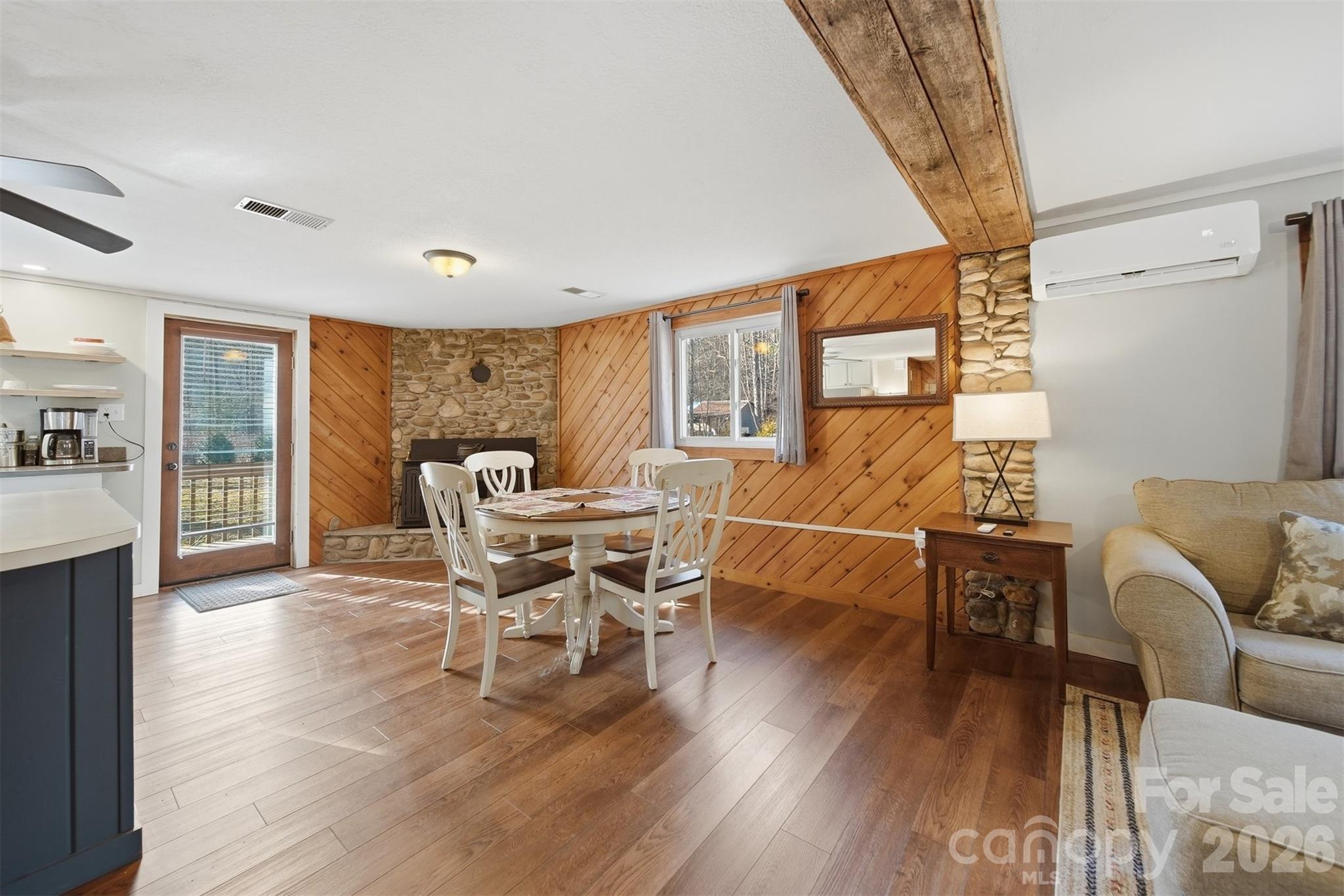 7495 Laurel Street — Collettsville