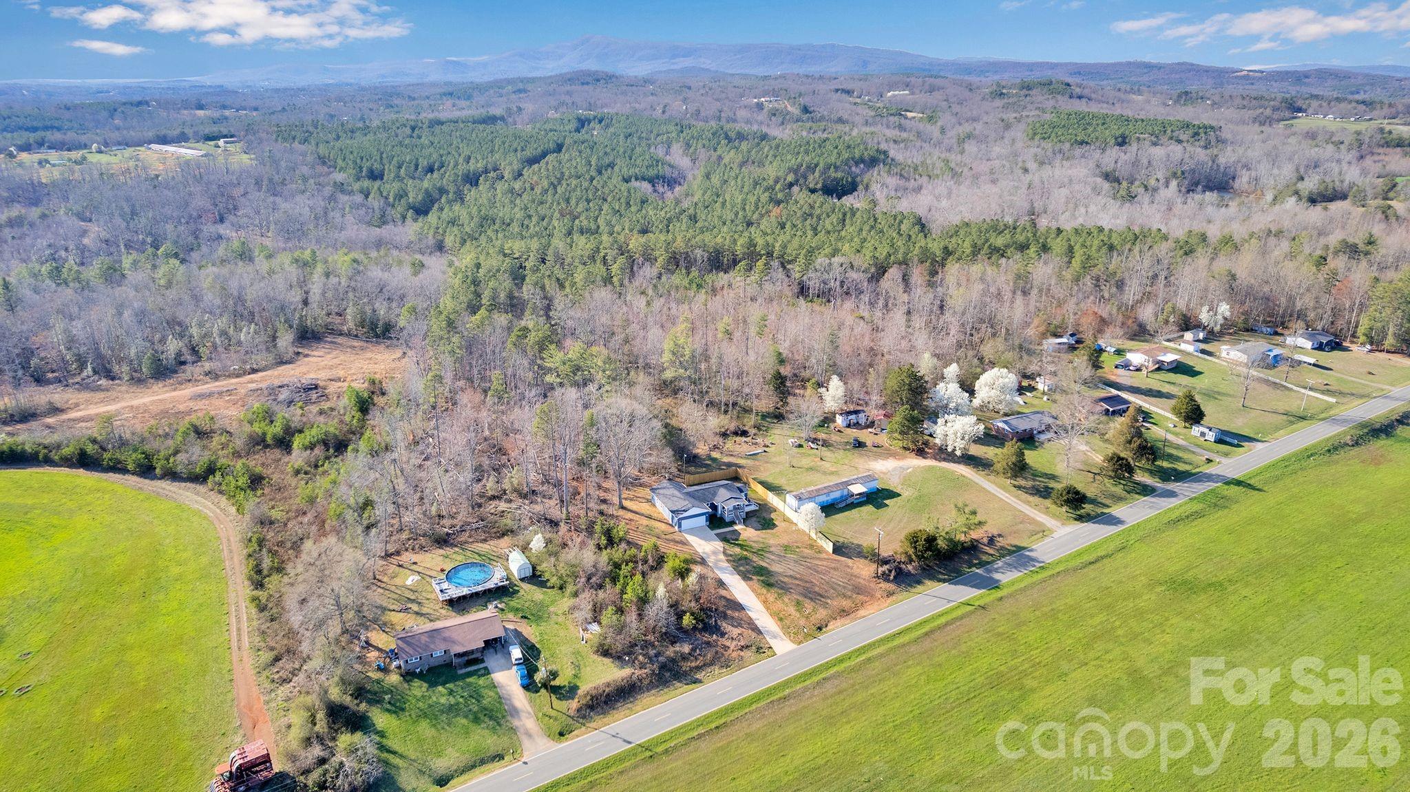 907 Carpenters Grove Church Road — Lawndale