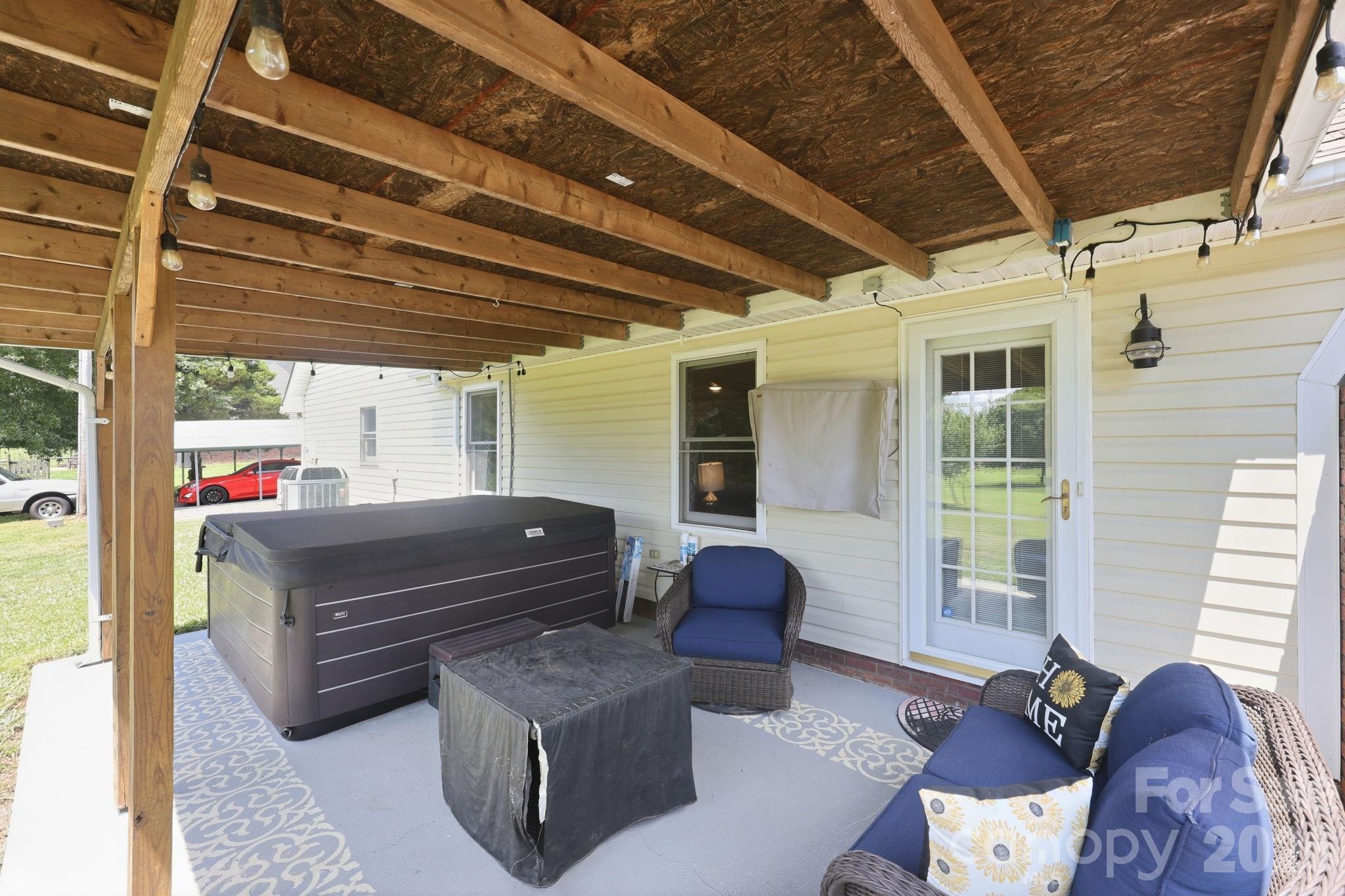25472 Millingport Road — Locust