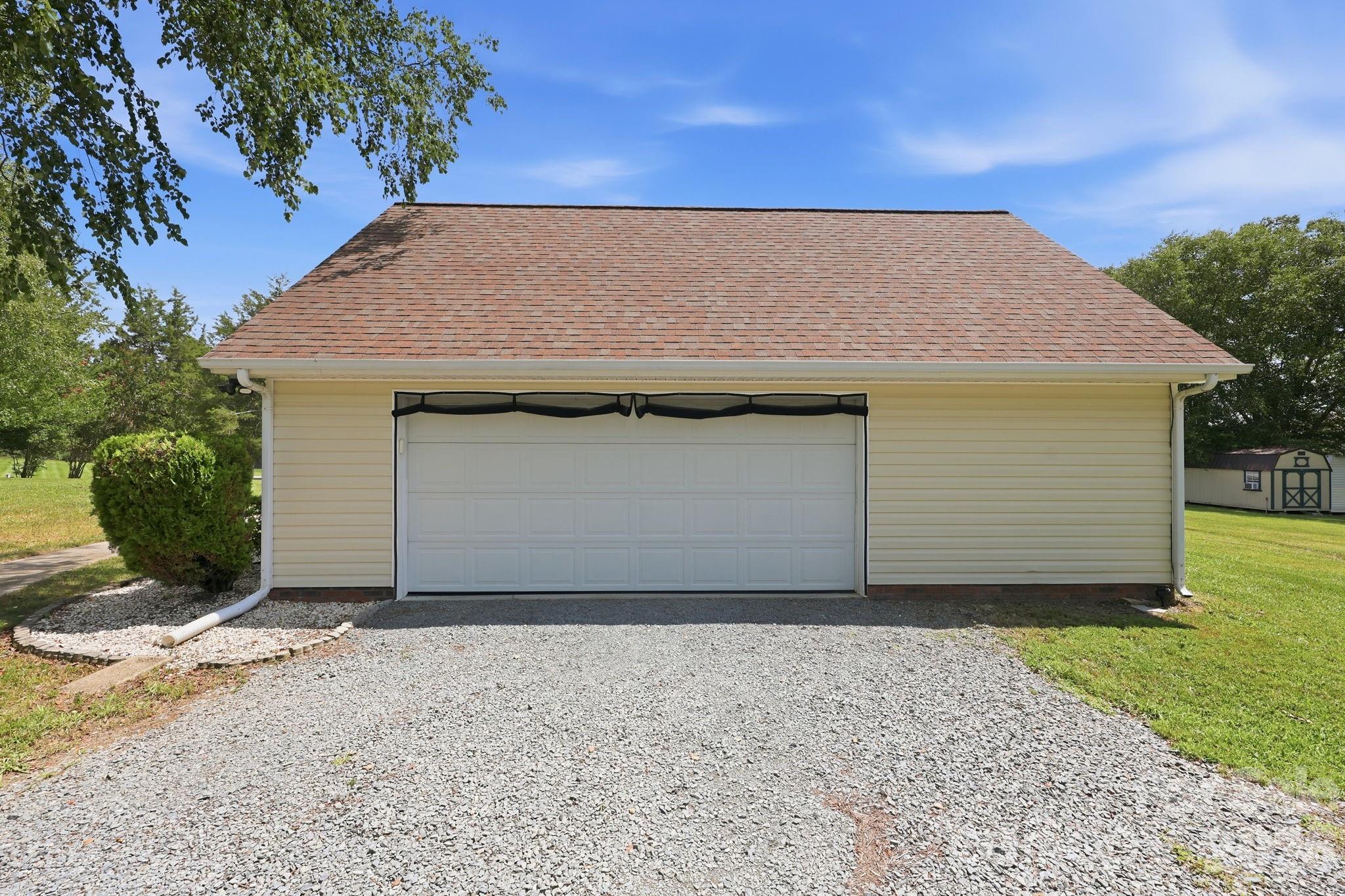 25472 Millingport Road — Locust