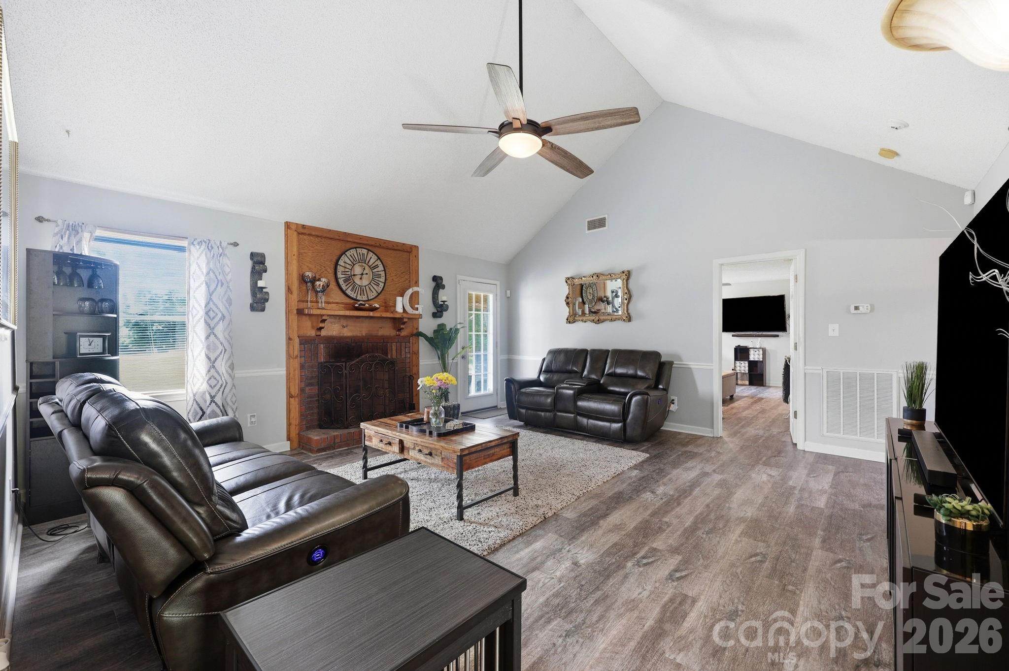 25472 Millingport Road — Locust
