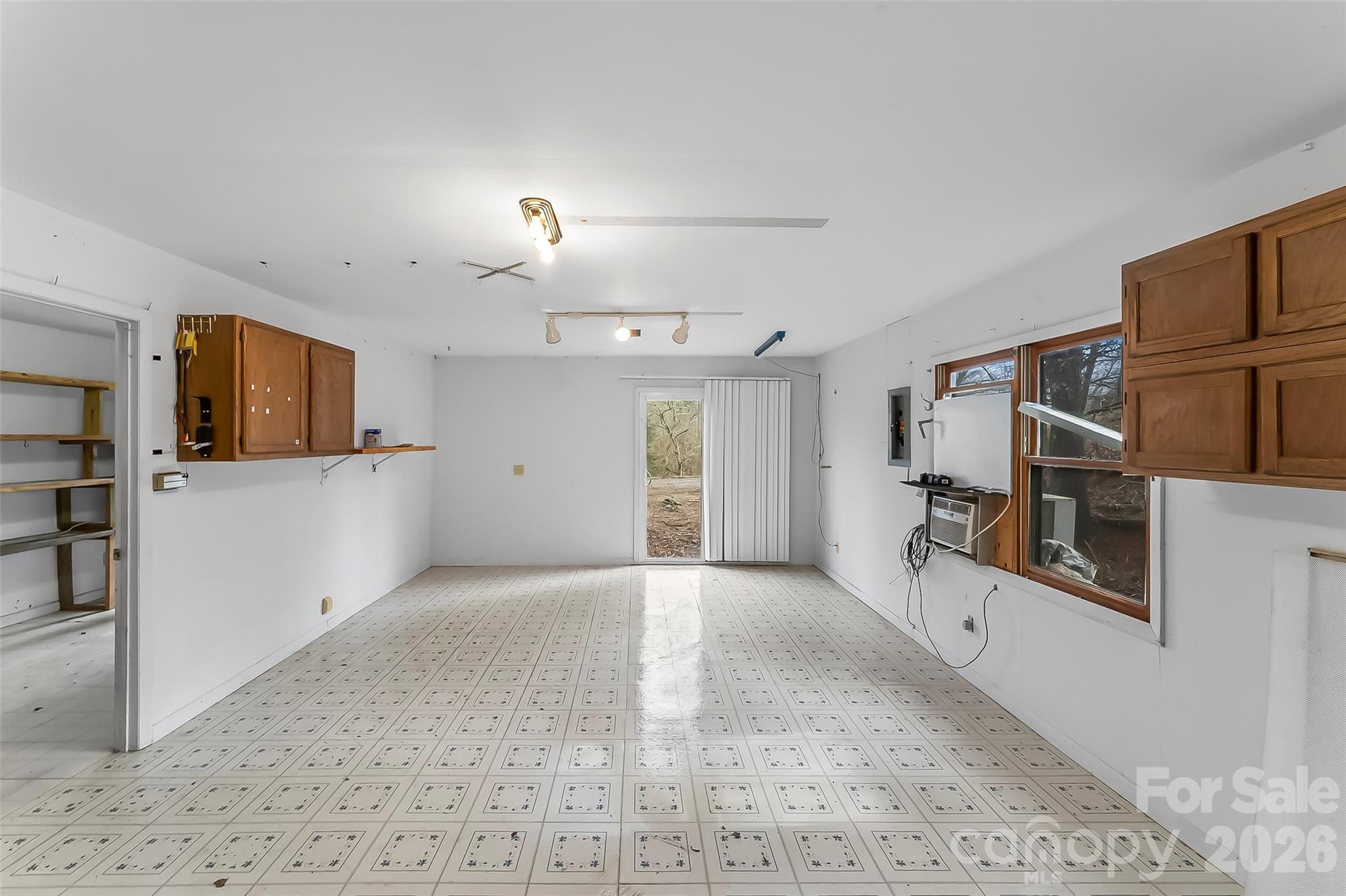 350 Sandy Bottom Road — Marshall