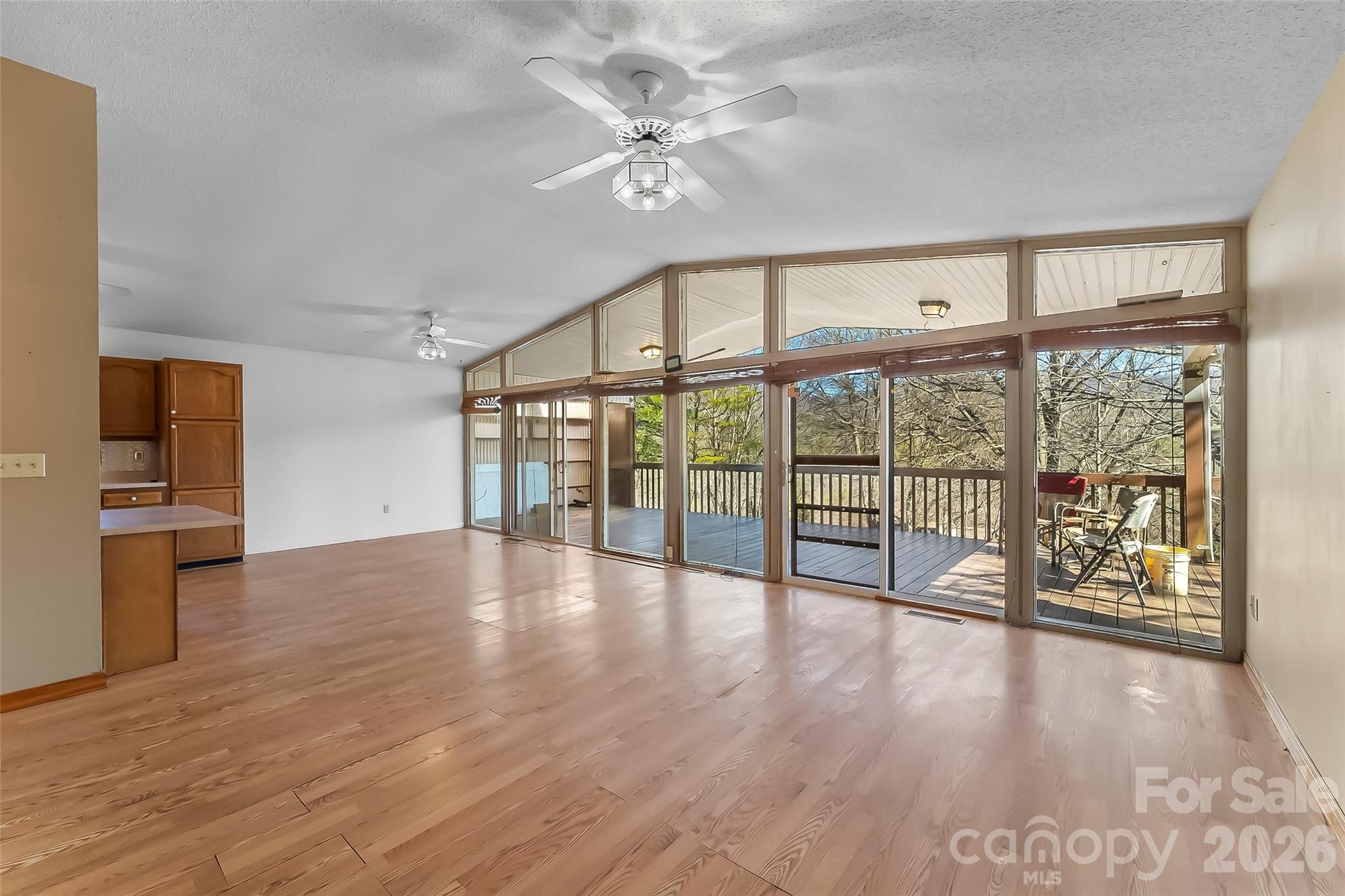 350 Sandy Bottom Road — Marshall