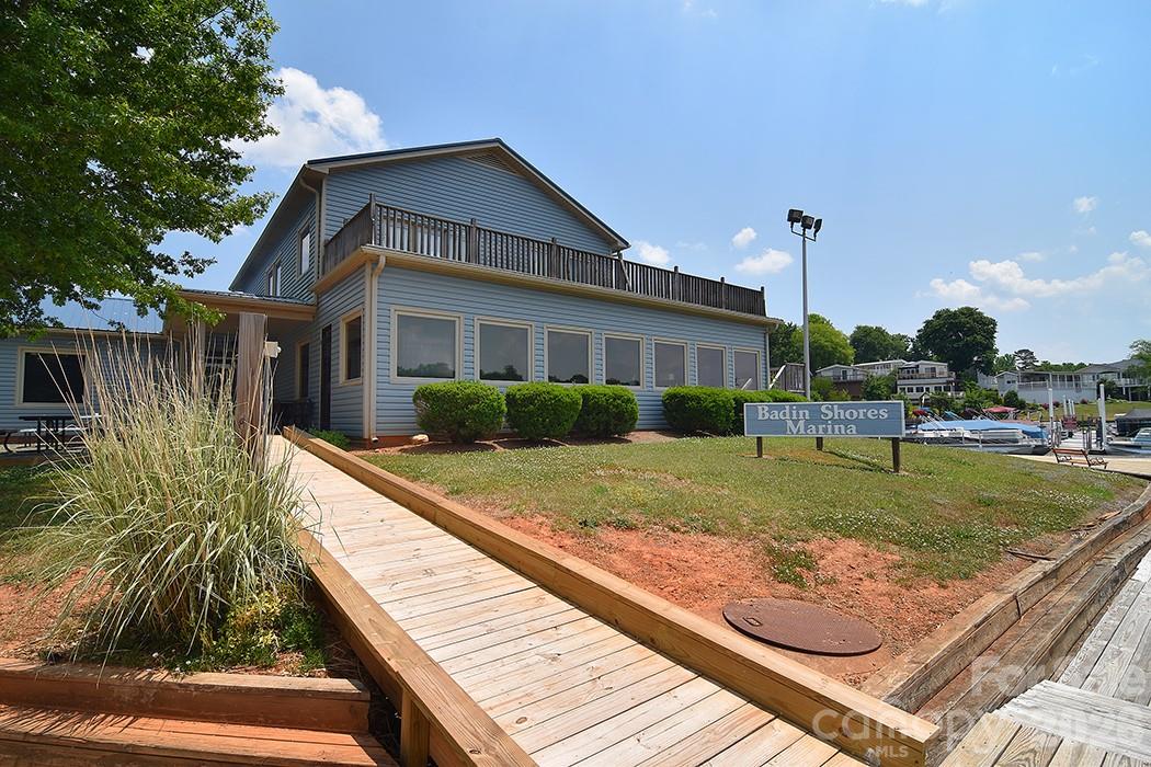 200 Badin View Road — New London
