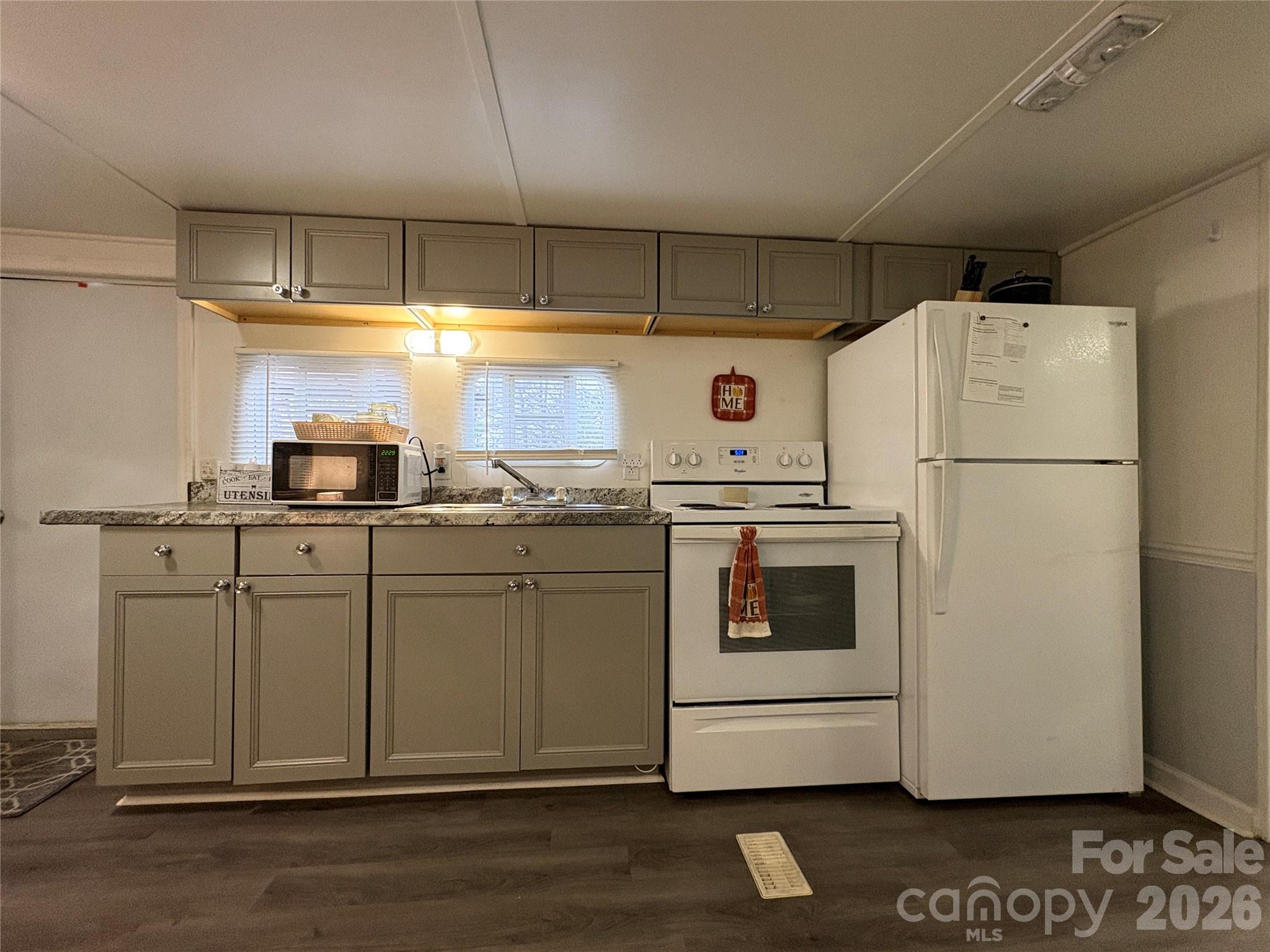 200 Badin View Road — New London