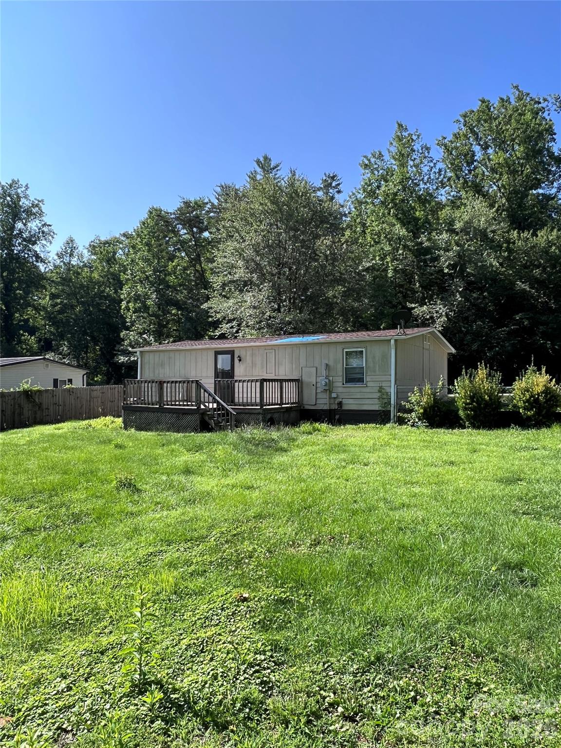 150 Piney Ridge Drive — Hendersonville