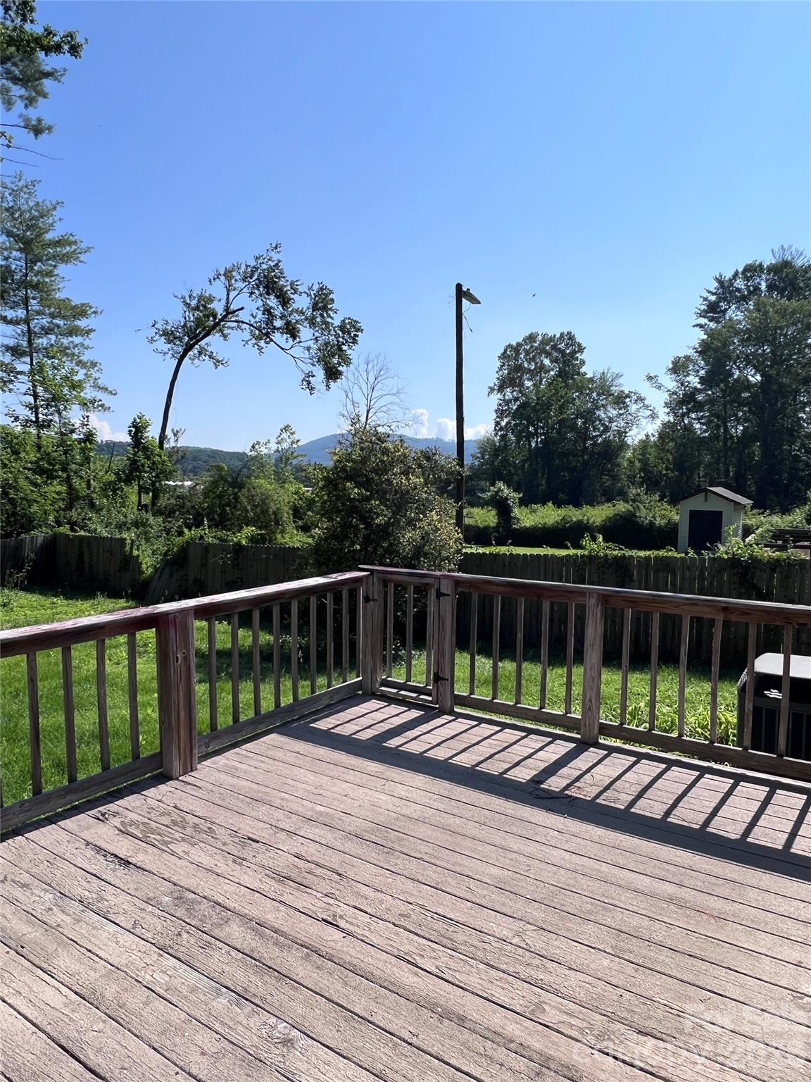 150 Piney Ridge Drive — Hendersonville