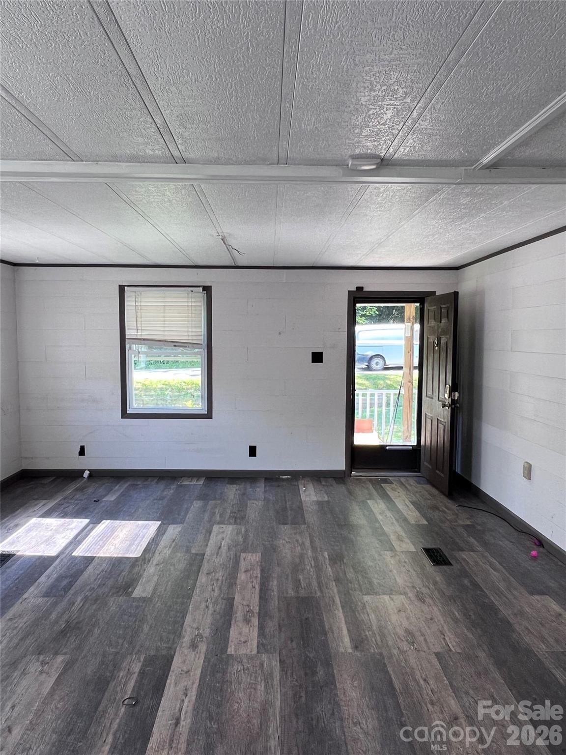 150 Piney Ridge Drive — Hendersonville