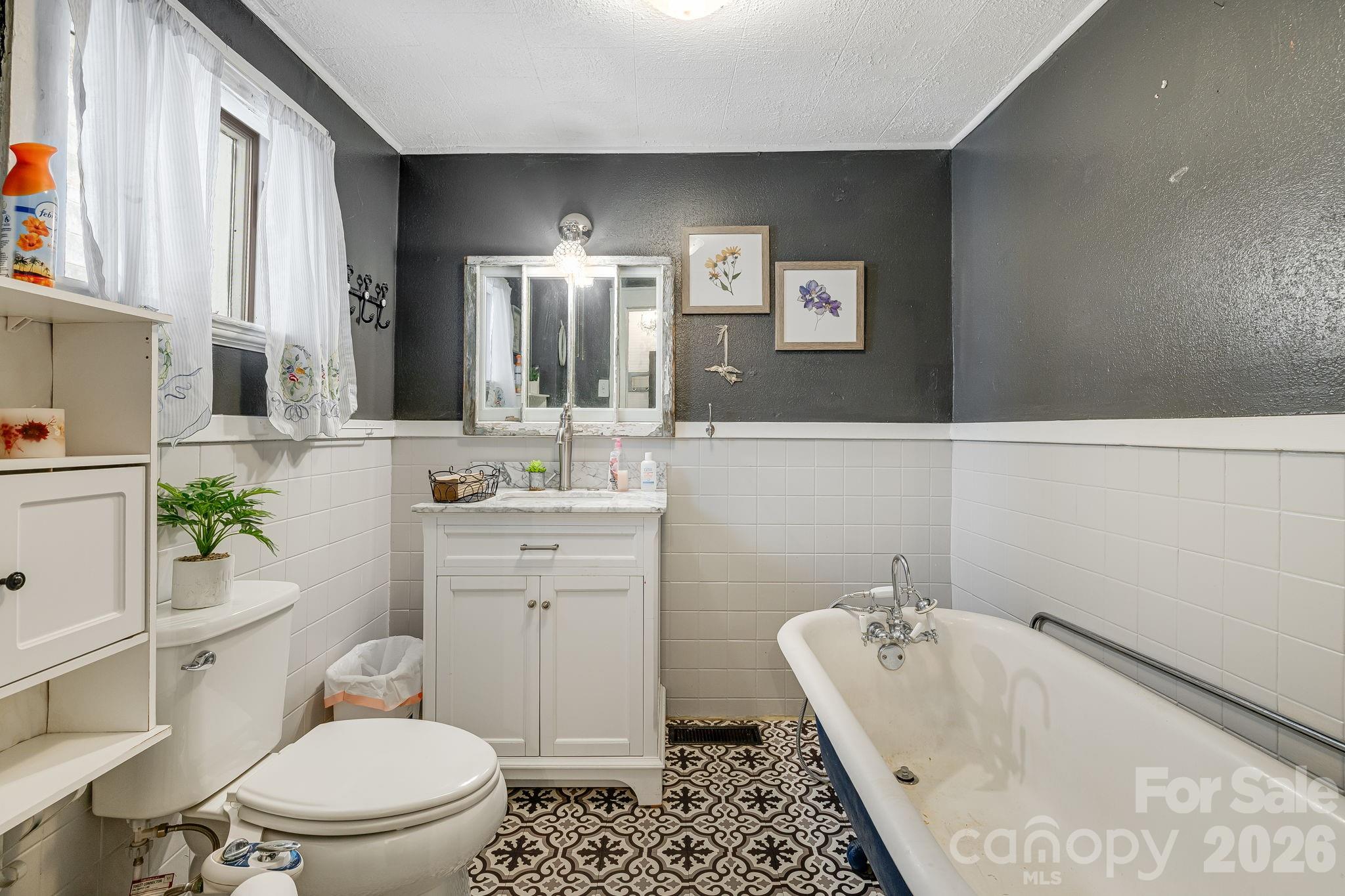 364 Haywood Road — Dillsboro