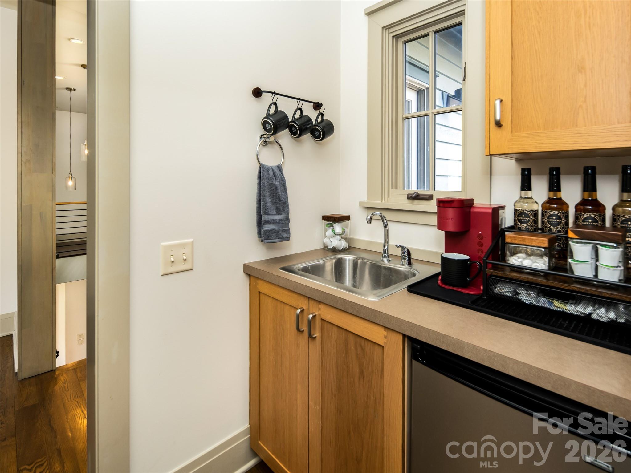 1002 Coves Pheasant Court — Biltmore Lake
