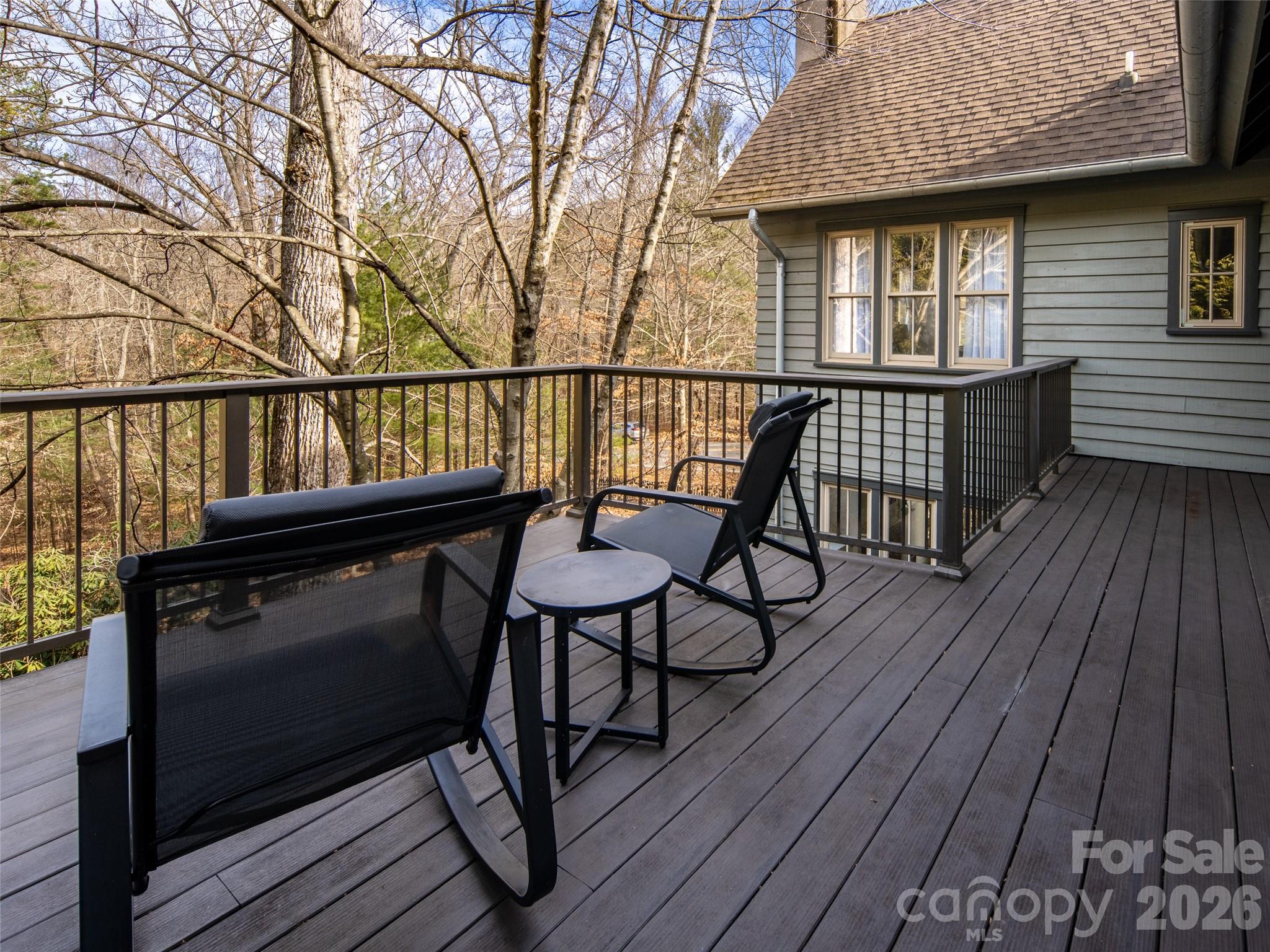 1002 Coves Pheasant Court — Biltmore Lake