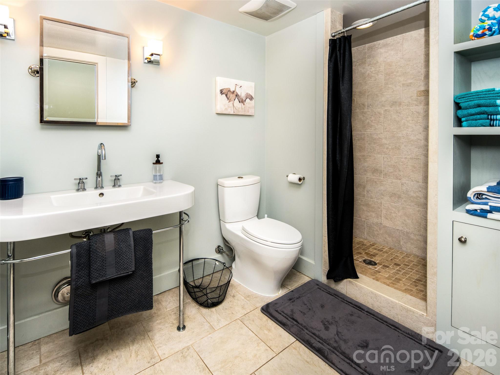 1002 Coves Pheasant Court — Biltmore Lake