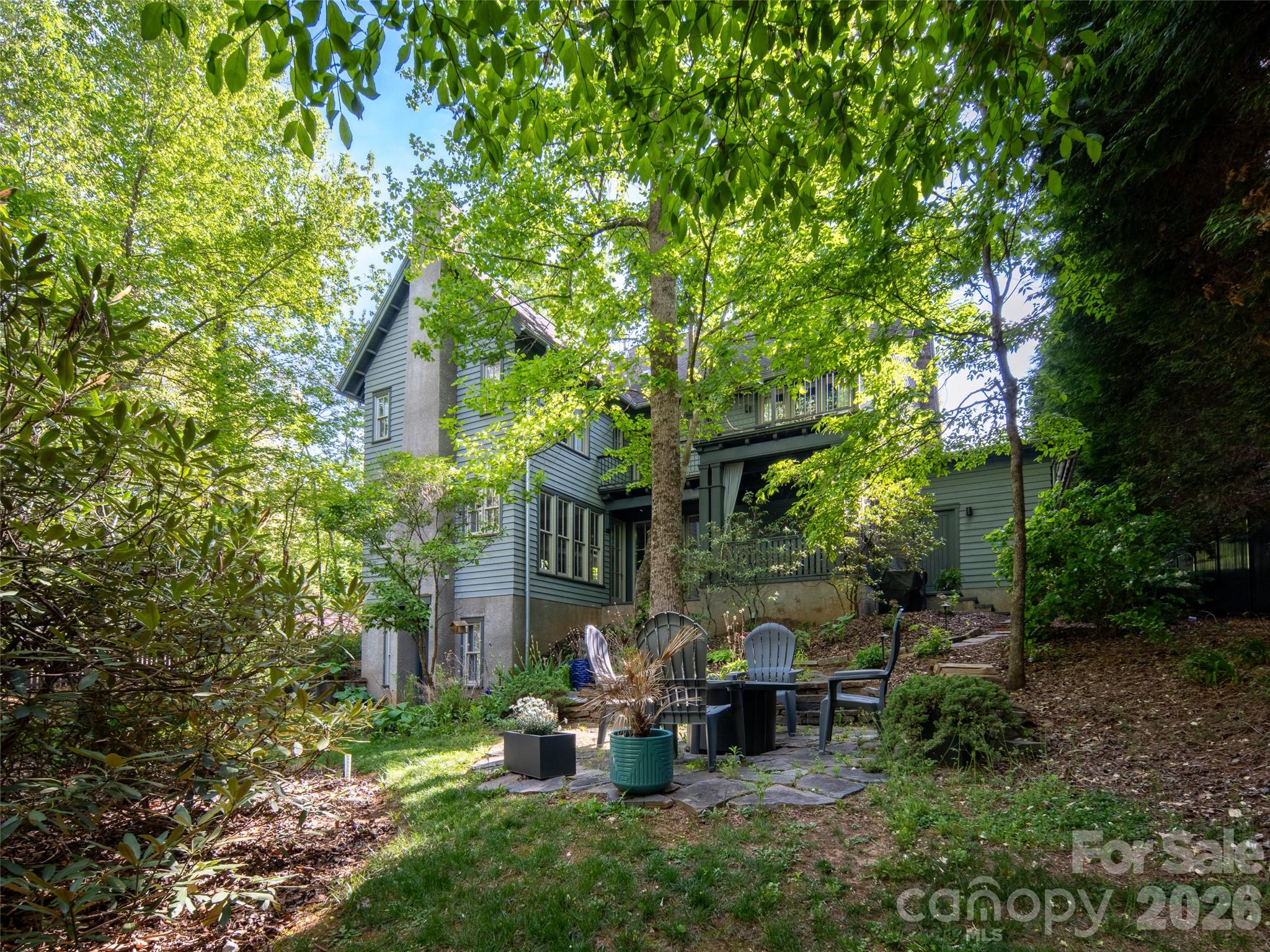 1002 Coves Pheasant Court — Biltmore Lake