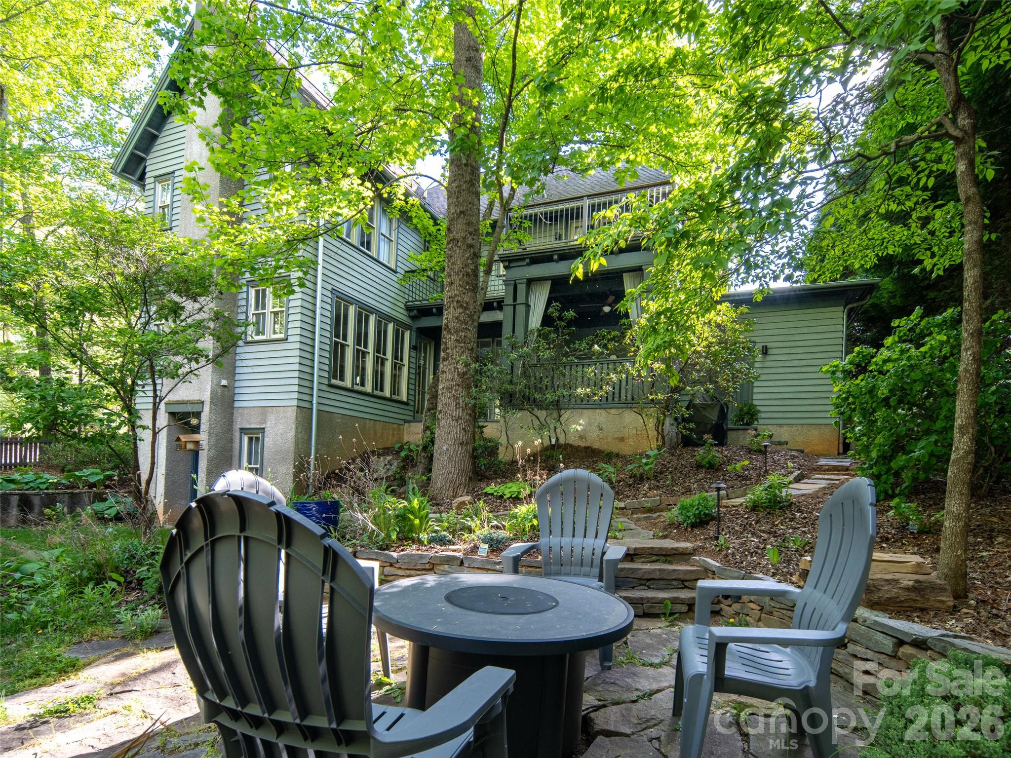 1002 Coves Pheasant Court — Biltmore Lake