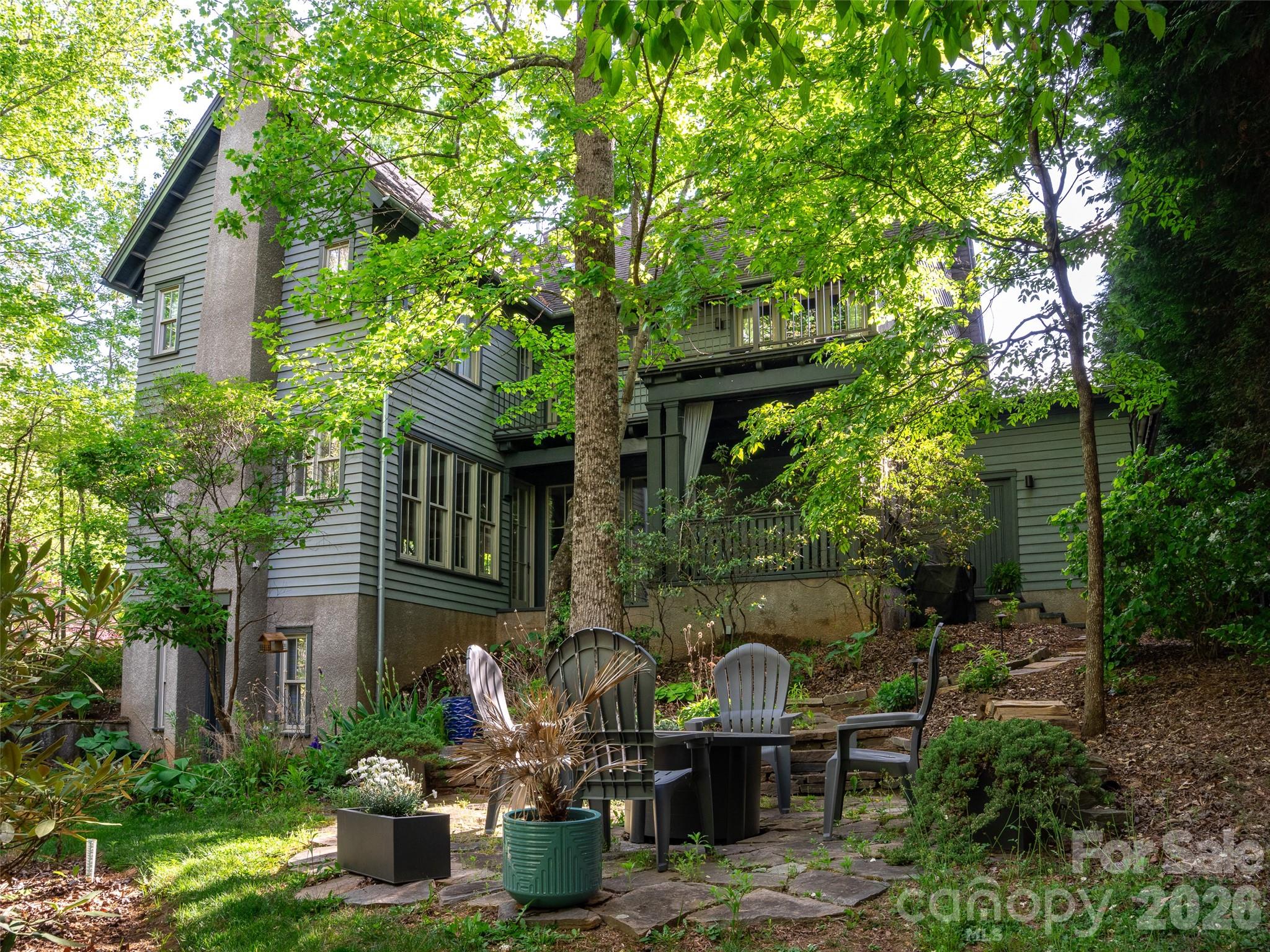 1002 Coves Pheasant Court — Biltmore Lake
