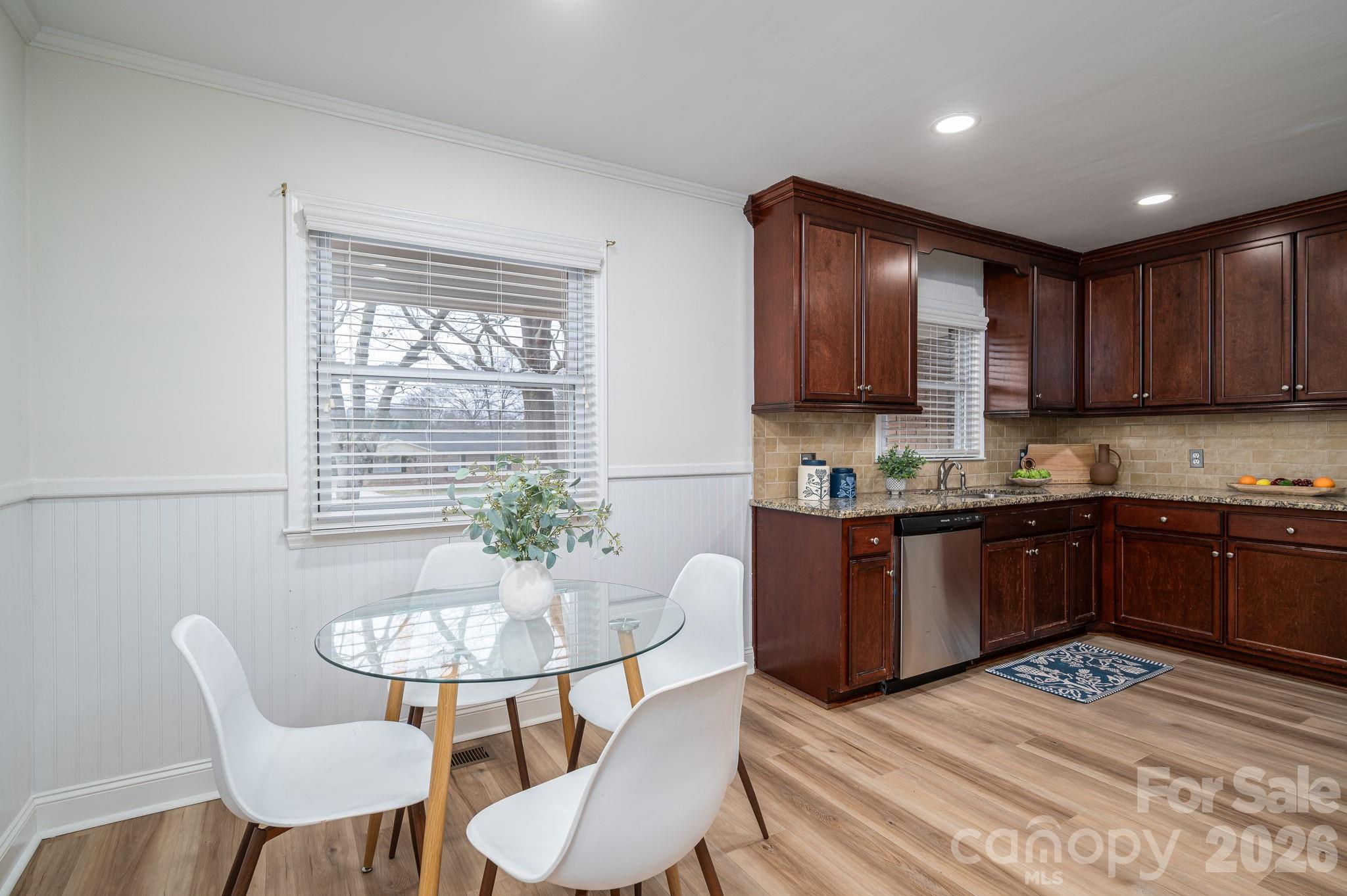 525 Julia Avenue — Belmont