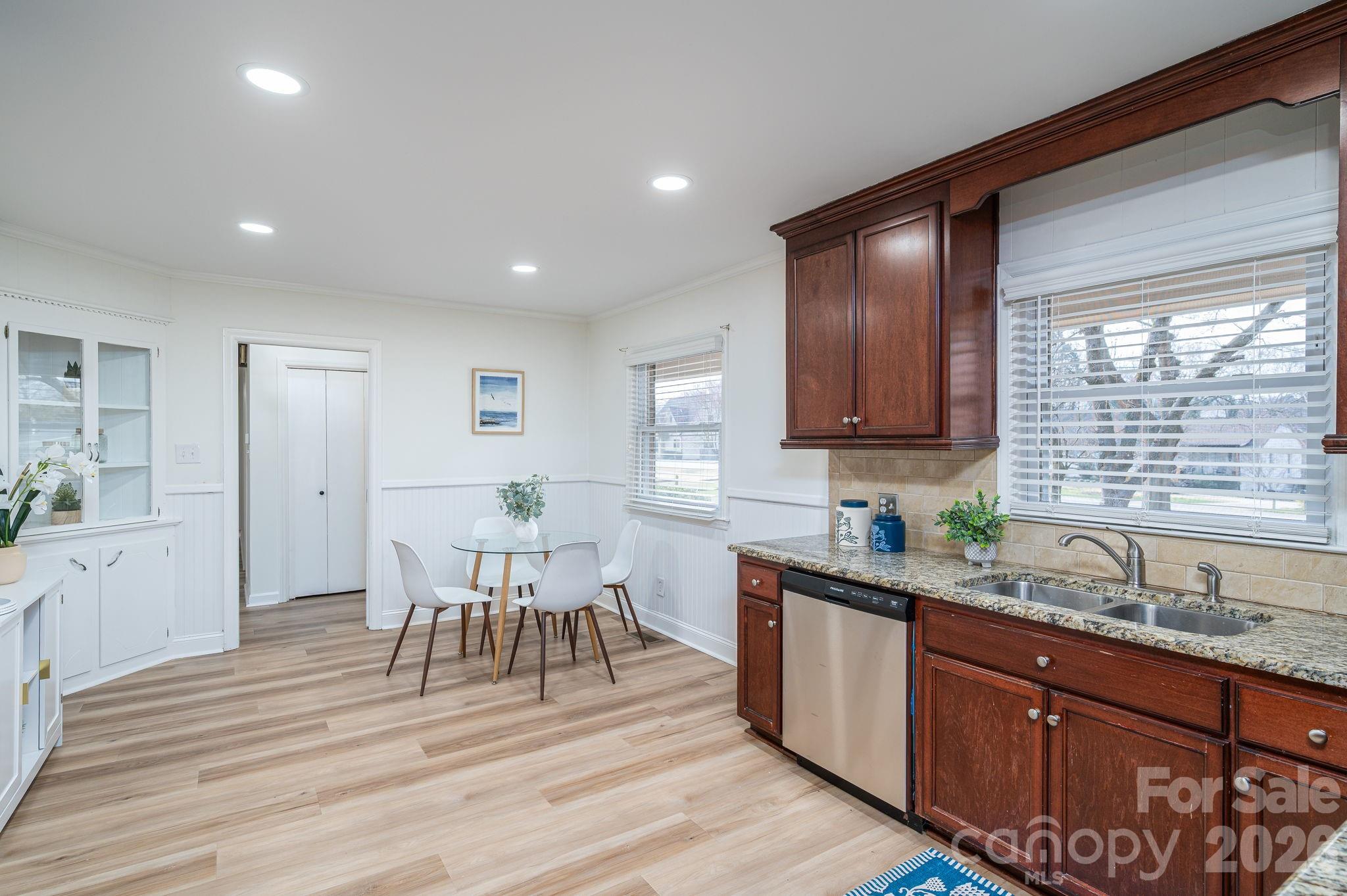525 Julia Avenue — Belmont