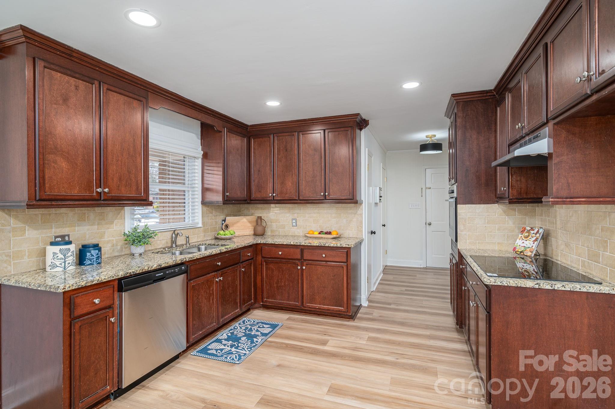 525 Julia Avenue — Belmont