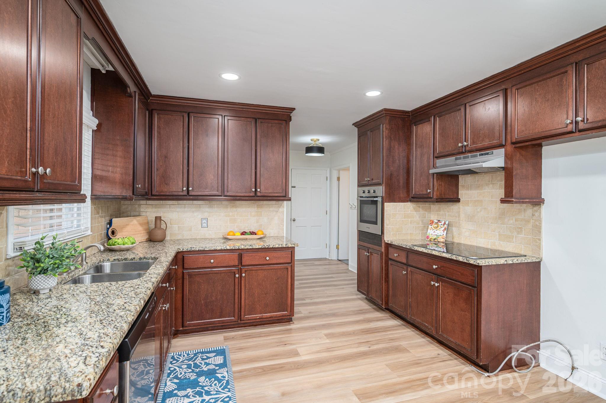 525 Julia Avenue — Belmont