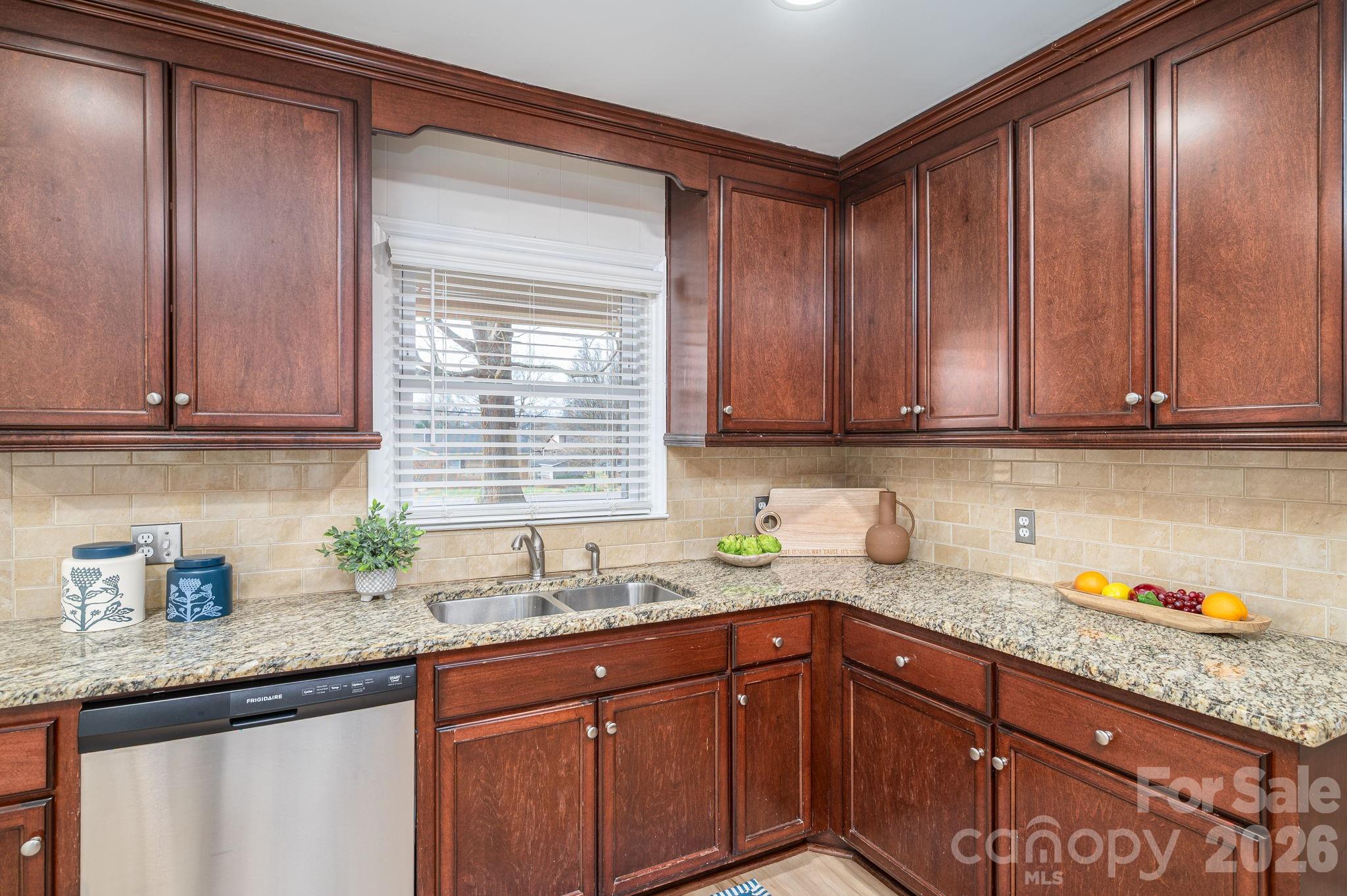 525 Julia Avenue — Belmont