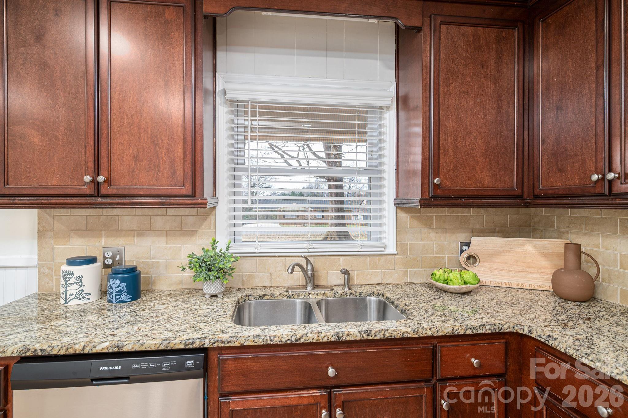 525 Julia Avenue — Belmont