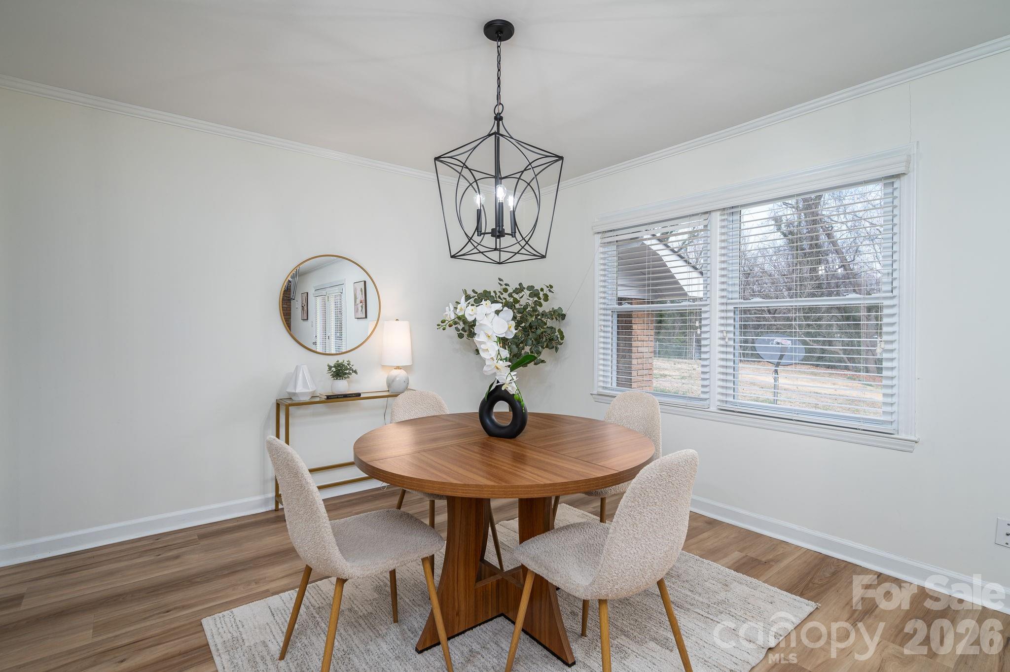 525 Julia Avenue — Belmont