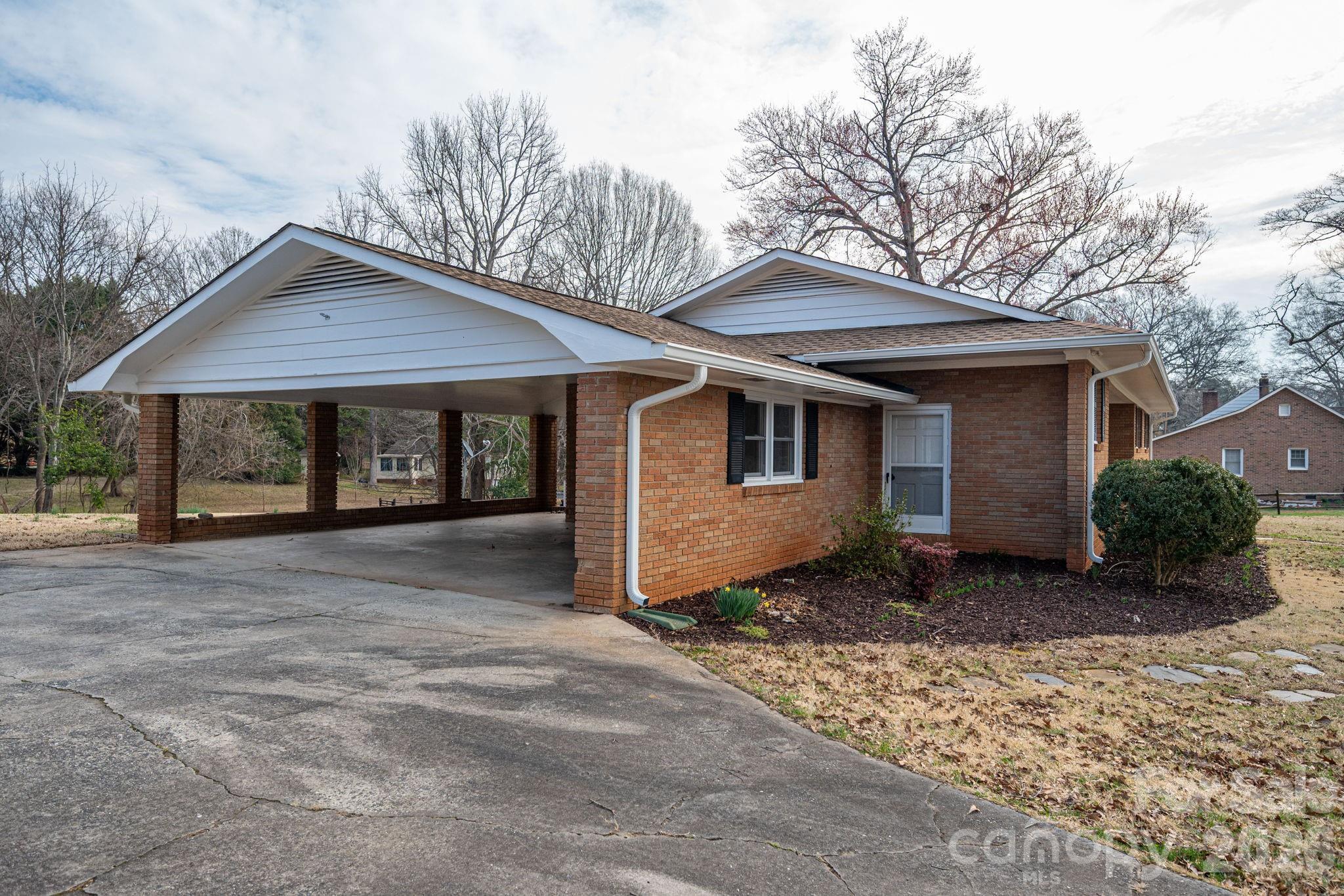 525 Julia Avenue — Belmont