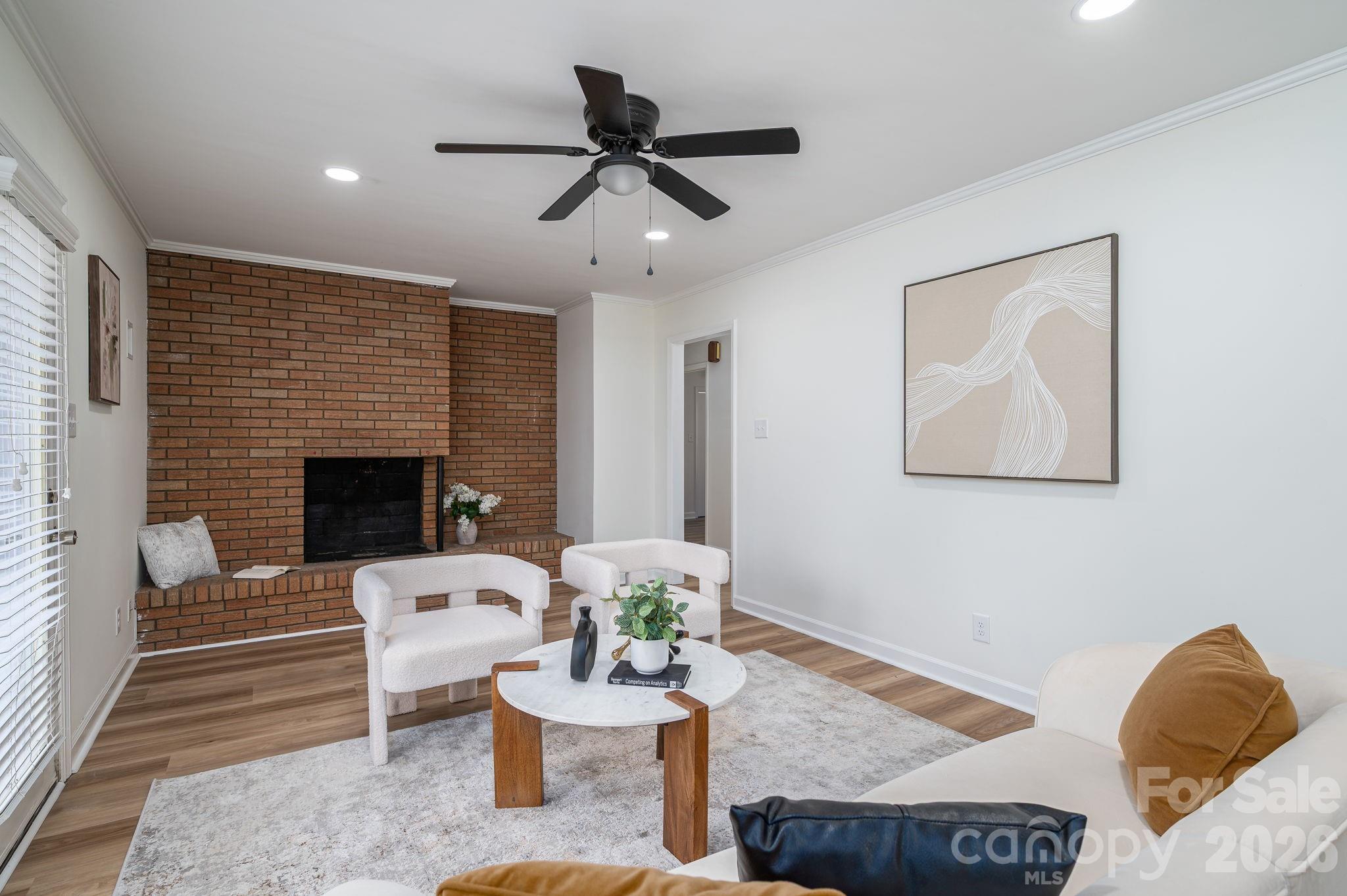 525 Julia Avenue — Belmont