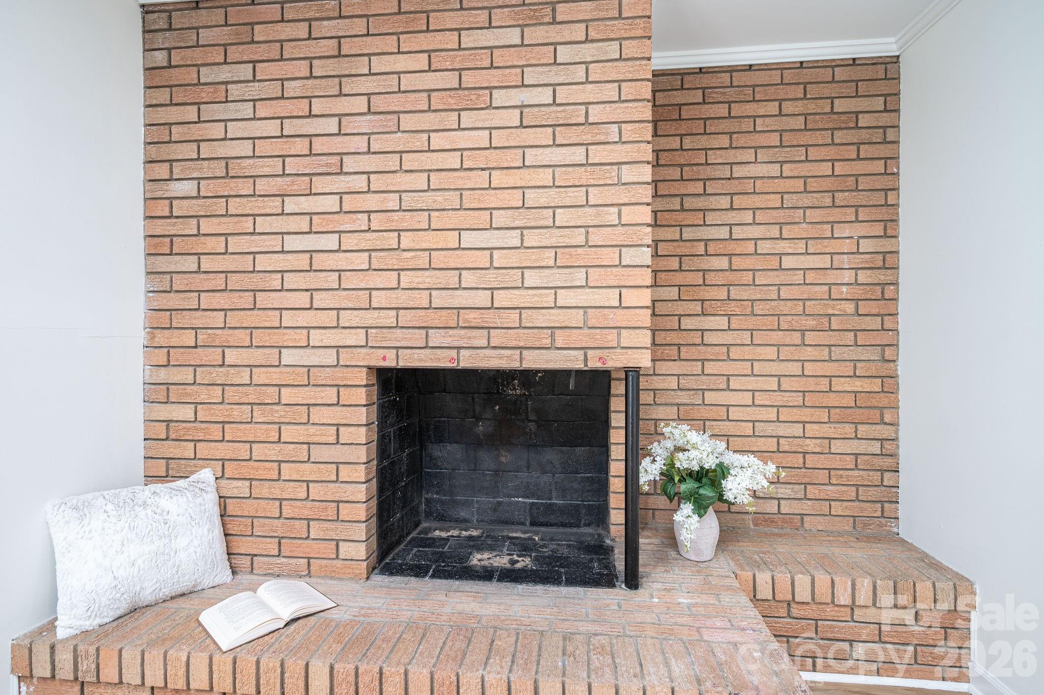 525 Julia Avenue — Belmont