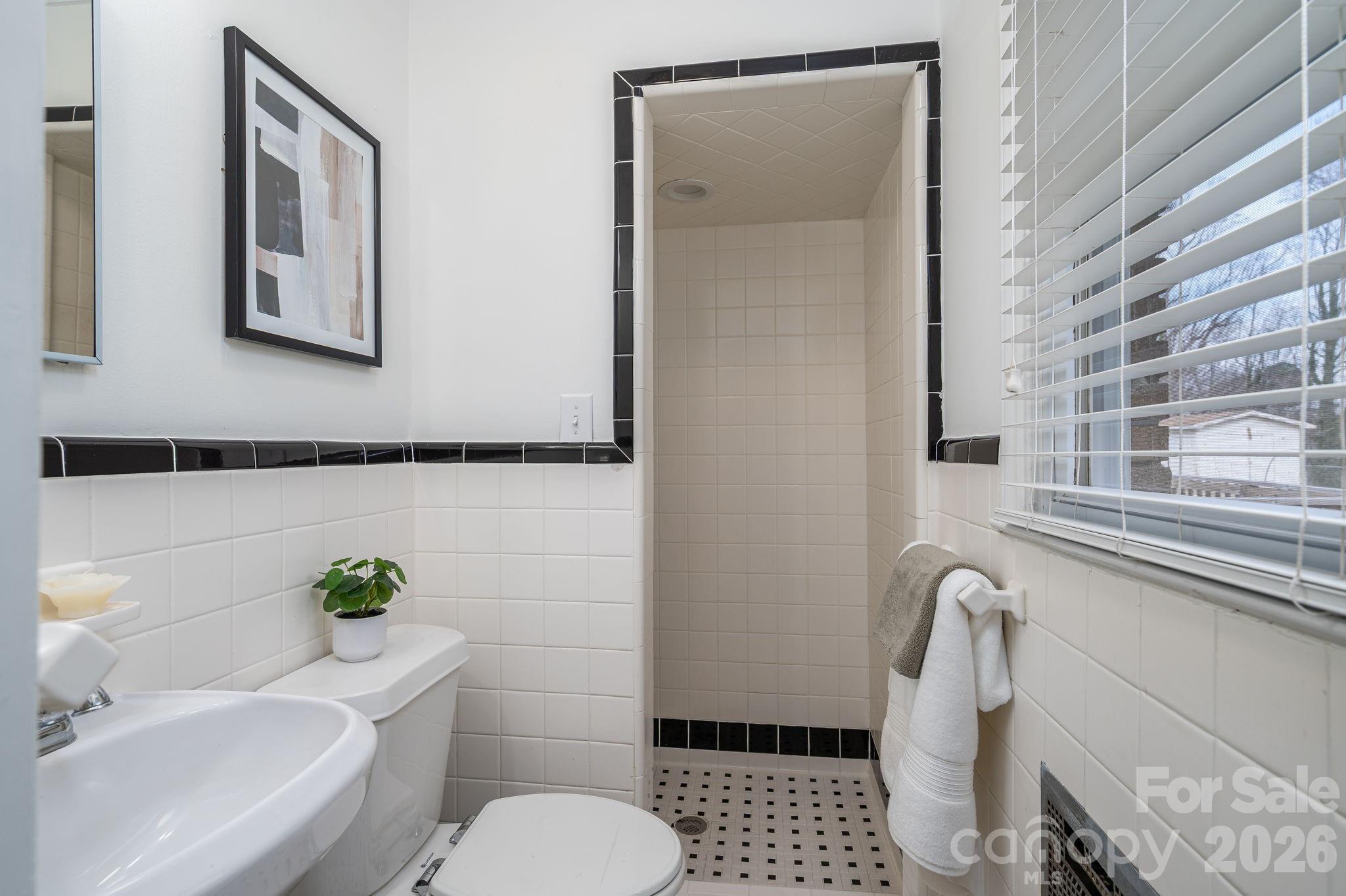 525 Julia Avenue — Belmont