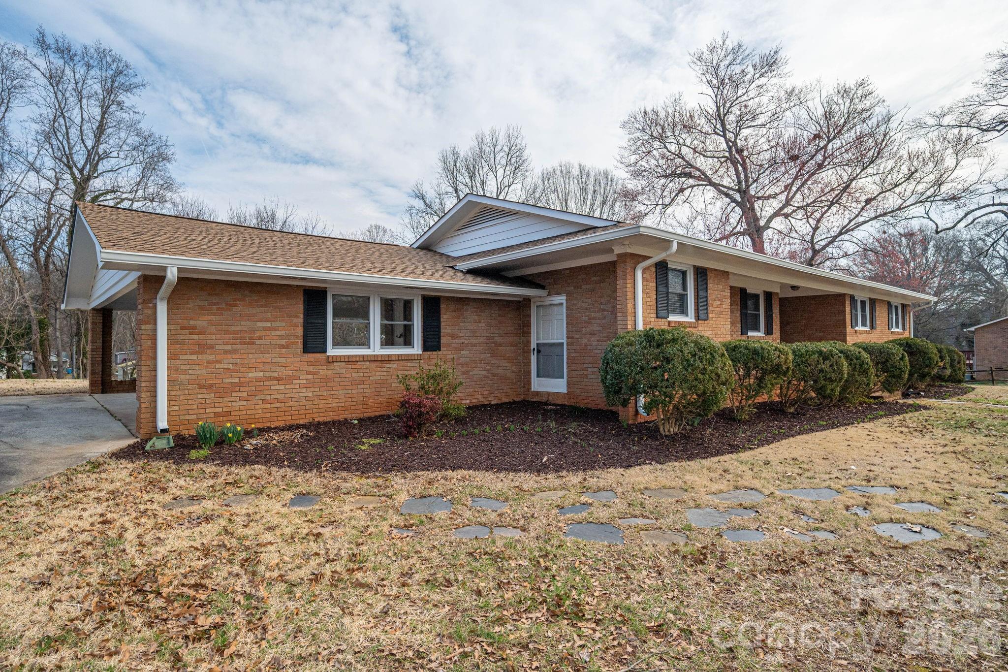 525 Julia Avenue — Belmont