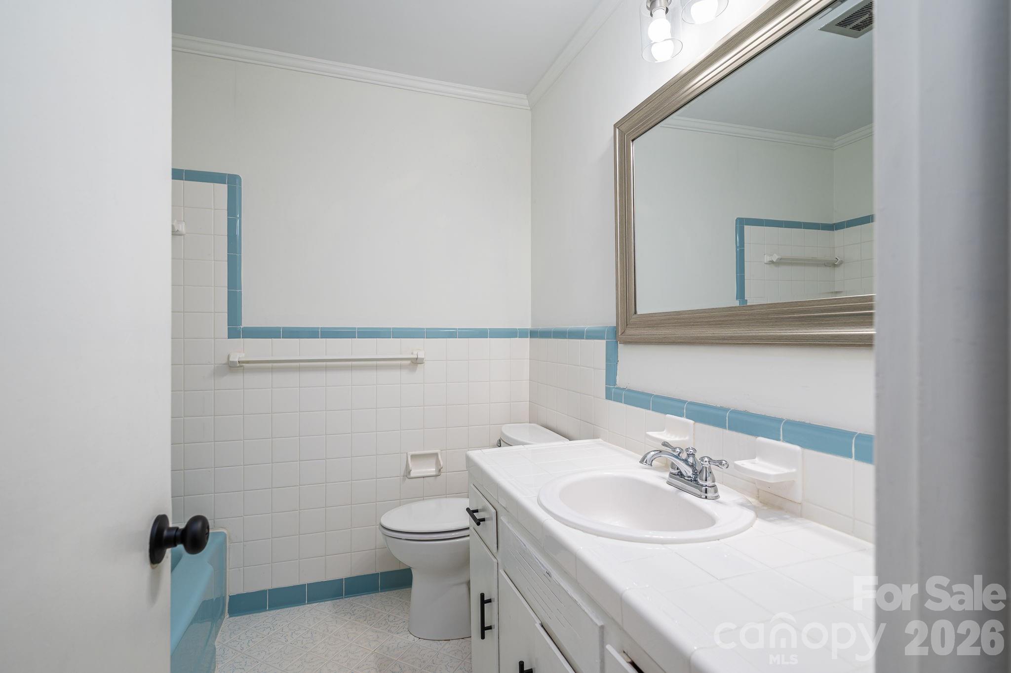525 Julia Avenue — Belmont