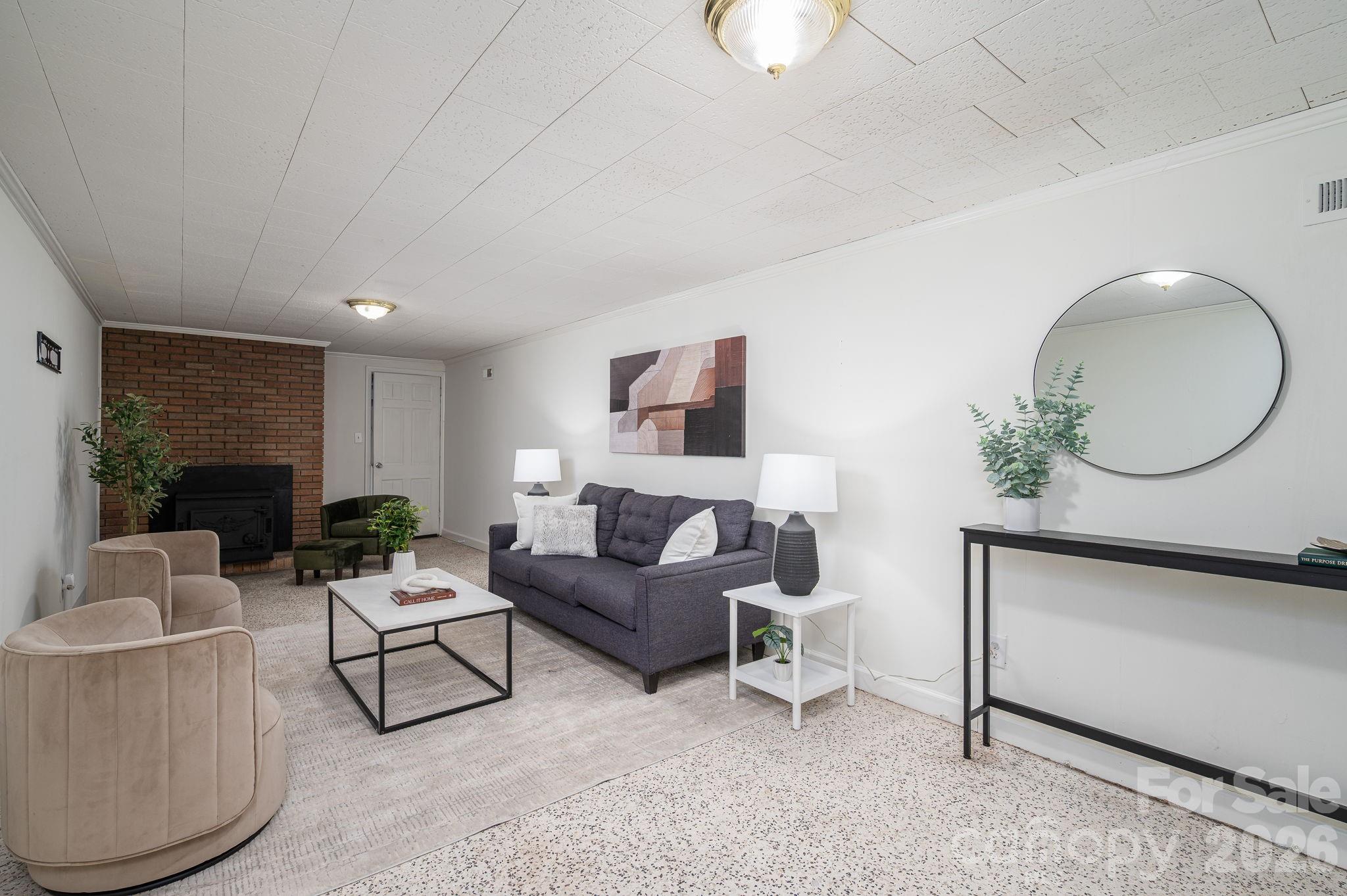 525 Julia Avenue — Belmont
