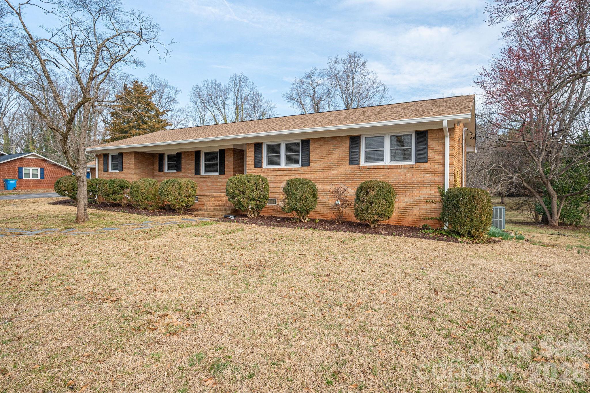 525 Julia Avenue — Belmont