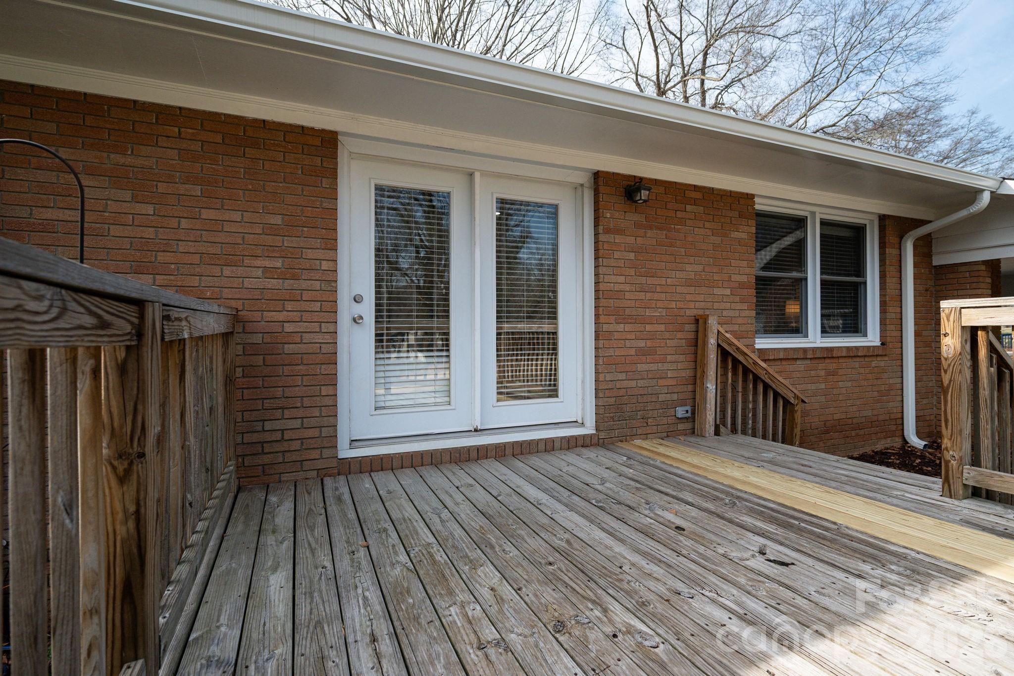 525 Julia Avenue — Belmont