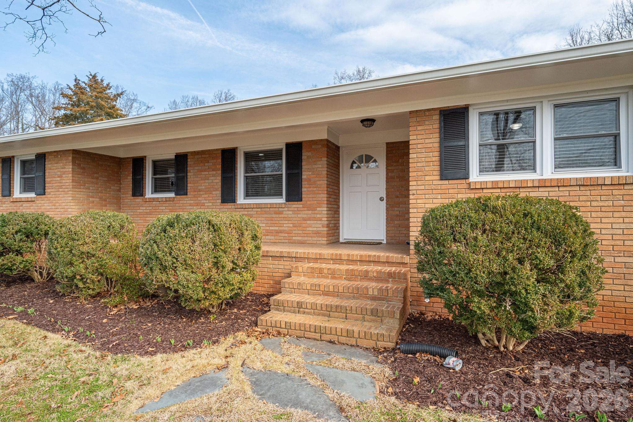 525 Julia Avenue — Belmont