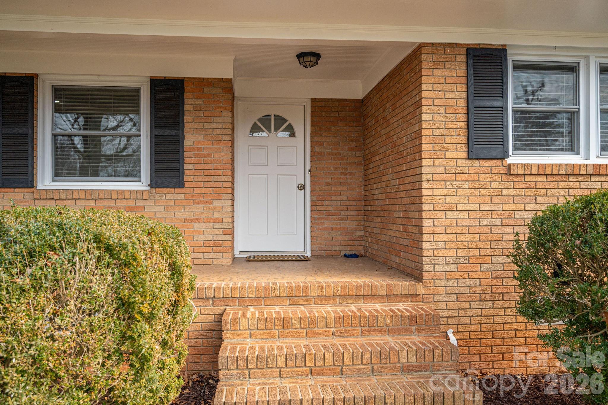 525 Julia Avenue — Belmont