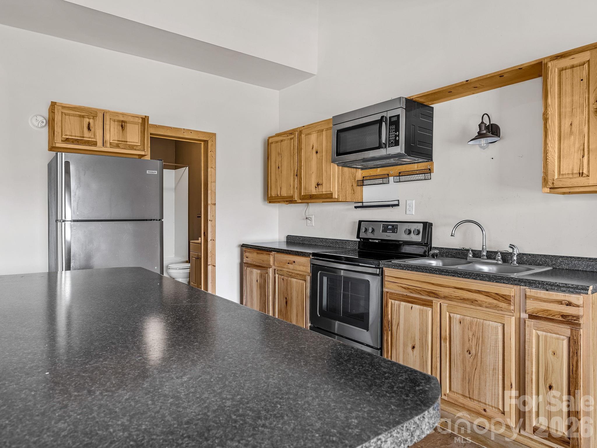 1487 Hayes Road — Columbus
