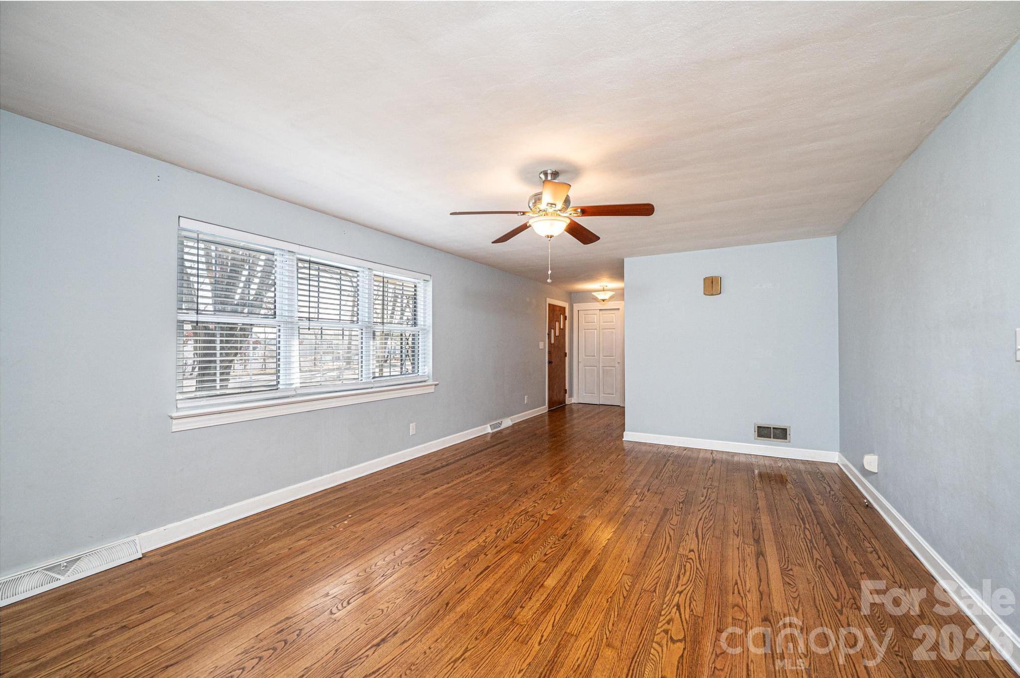 1425 5th Street NE — Hickory