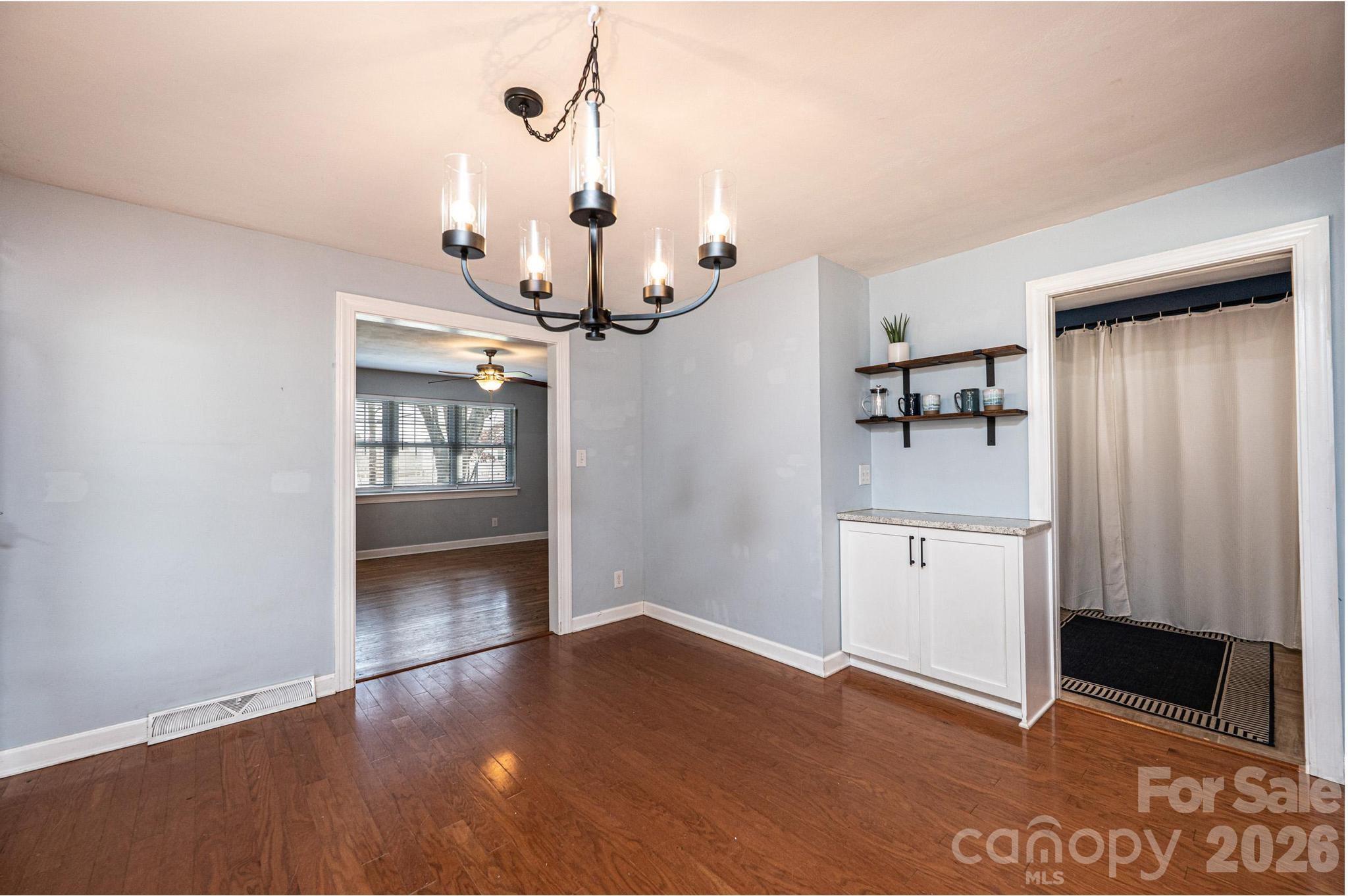 1425 5th Street NE — Hickory