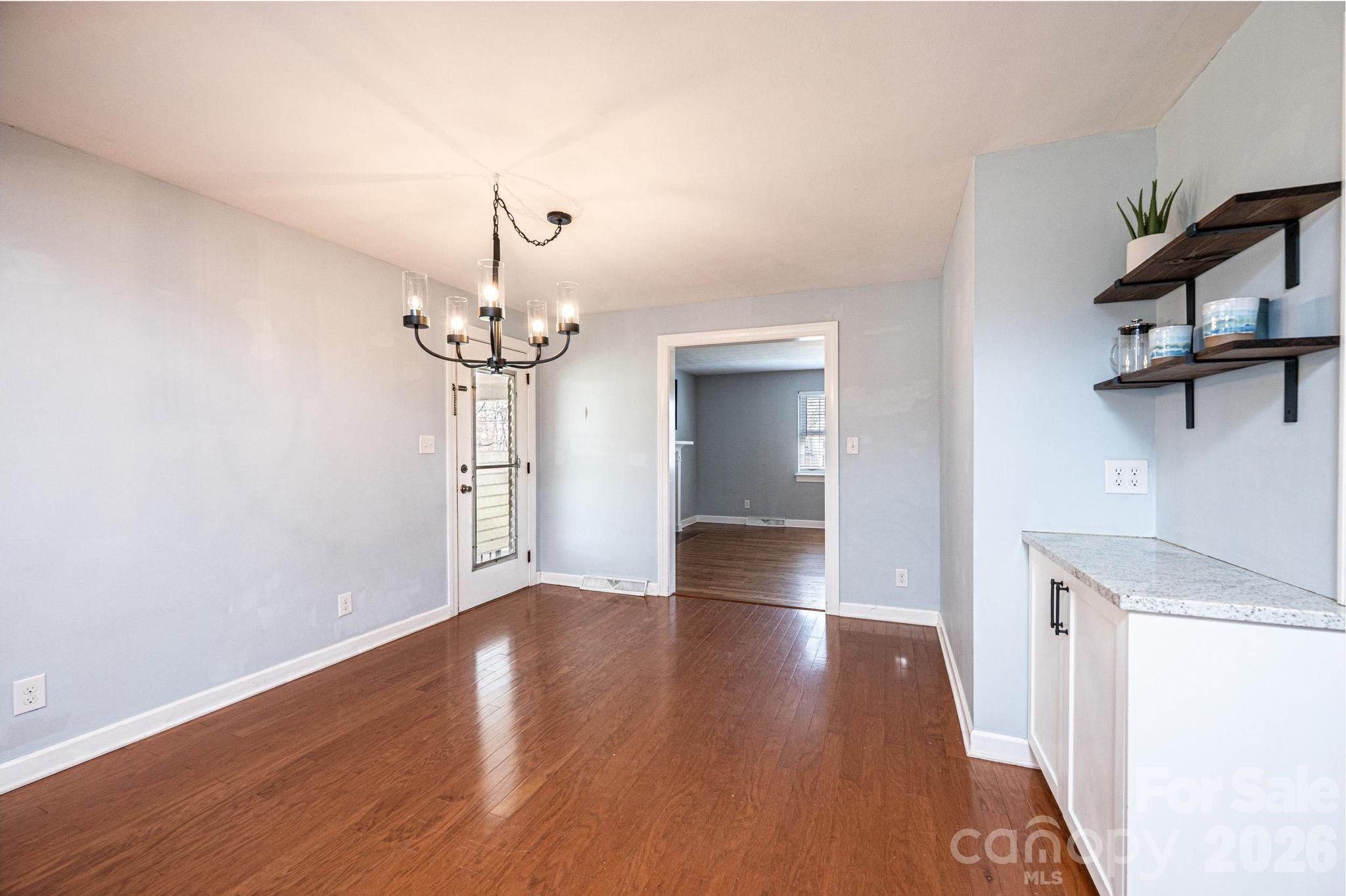1425 5th Street NE — Hickory