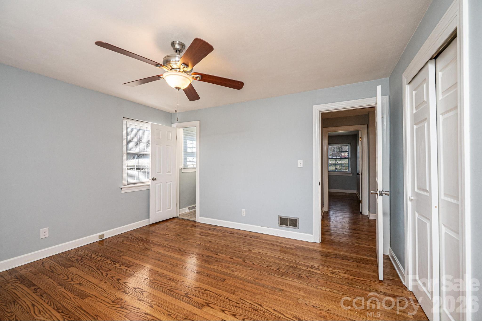 1425 5th Street NE — Hickory