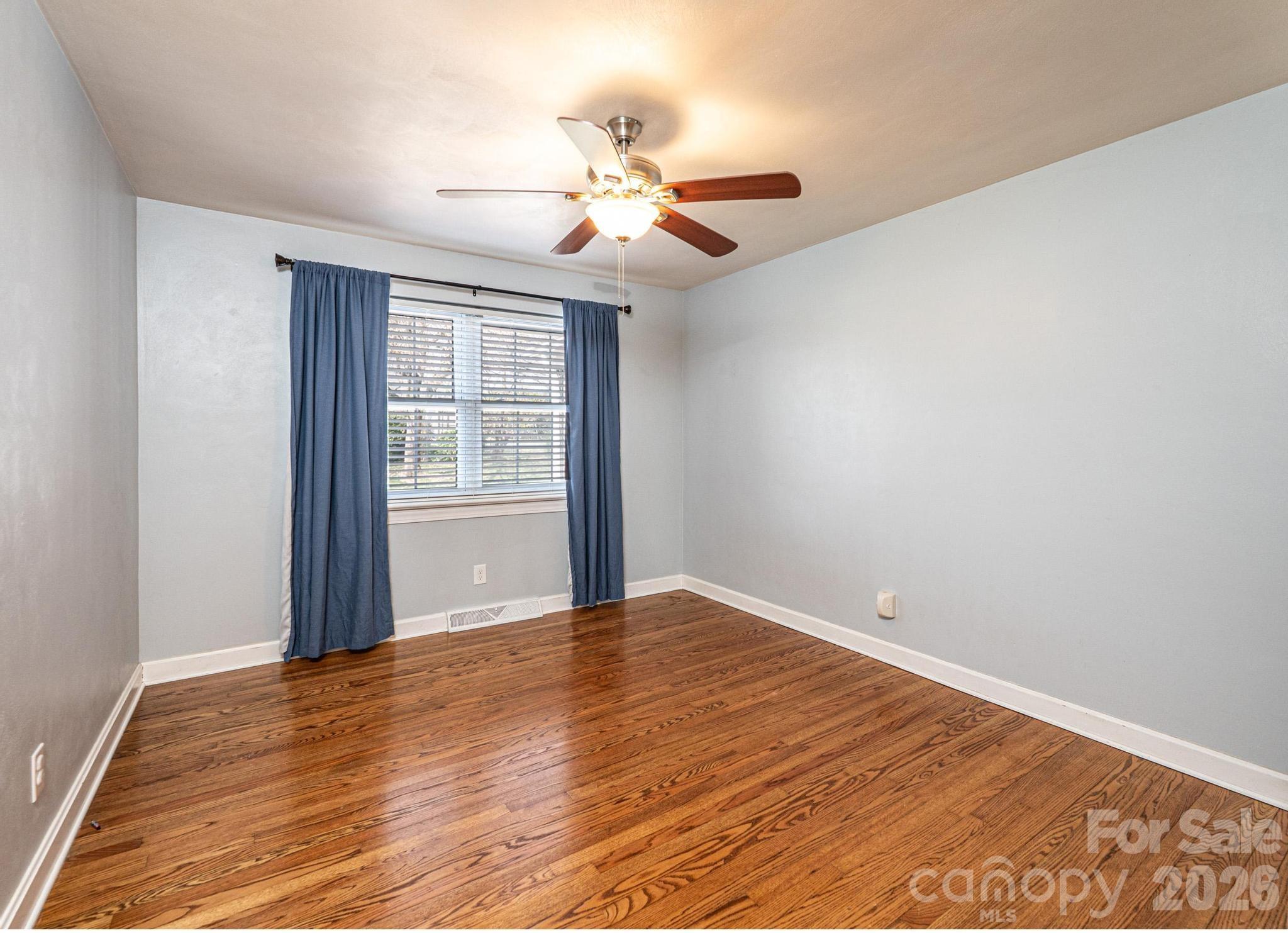 1425 5th Street NE — Hickory