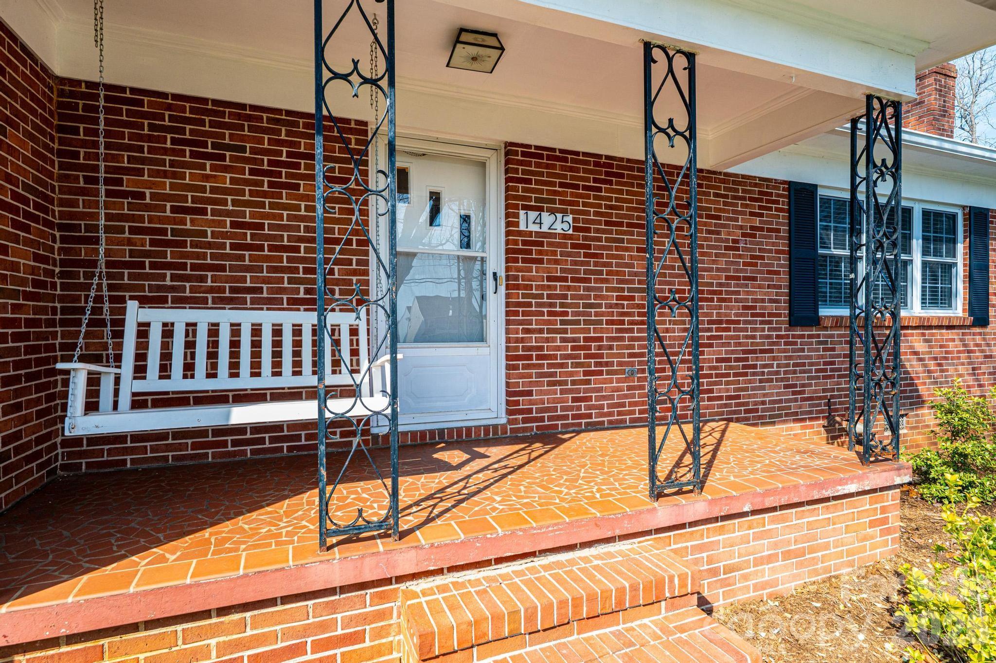 1425 5th Street NE — Hickory