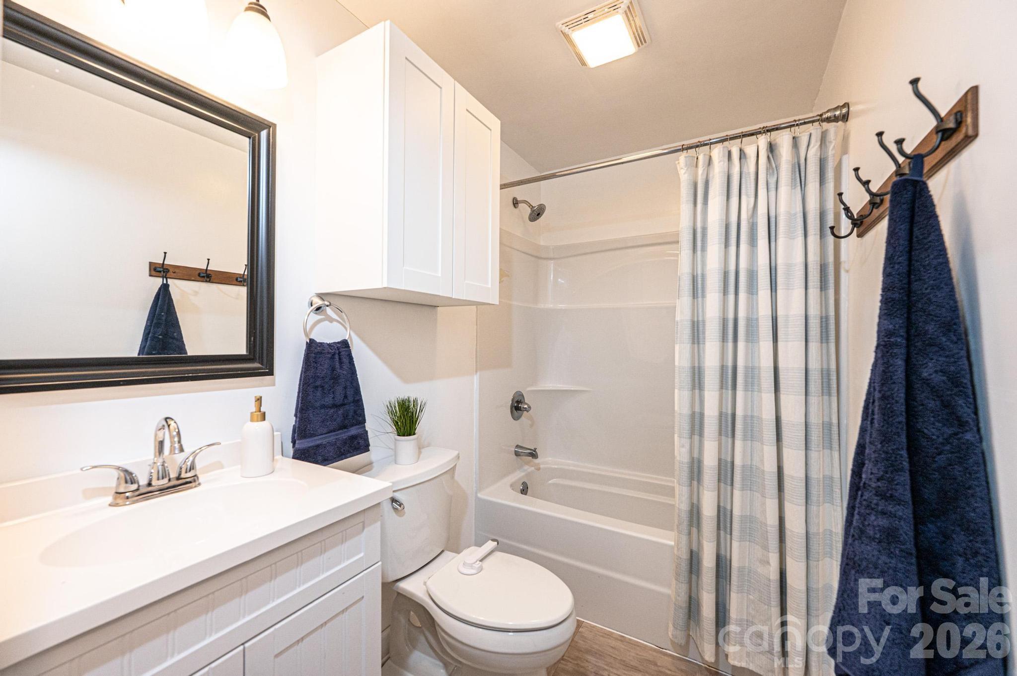 1425 5th Street NE — Hickory