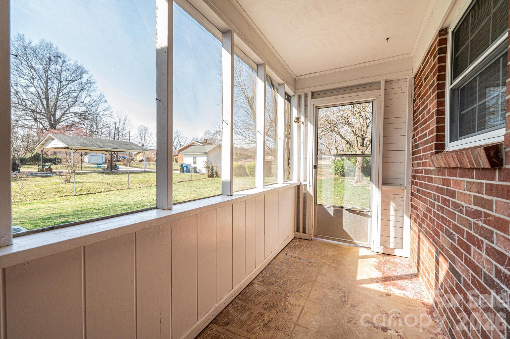 1425 5th Street NE — Hickory