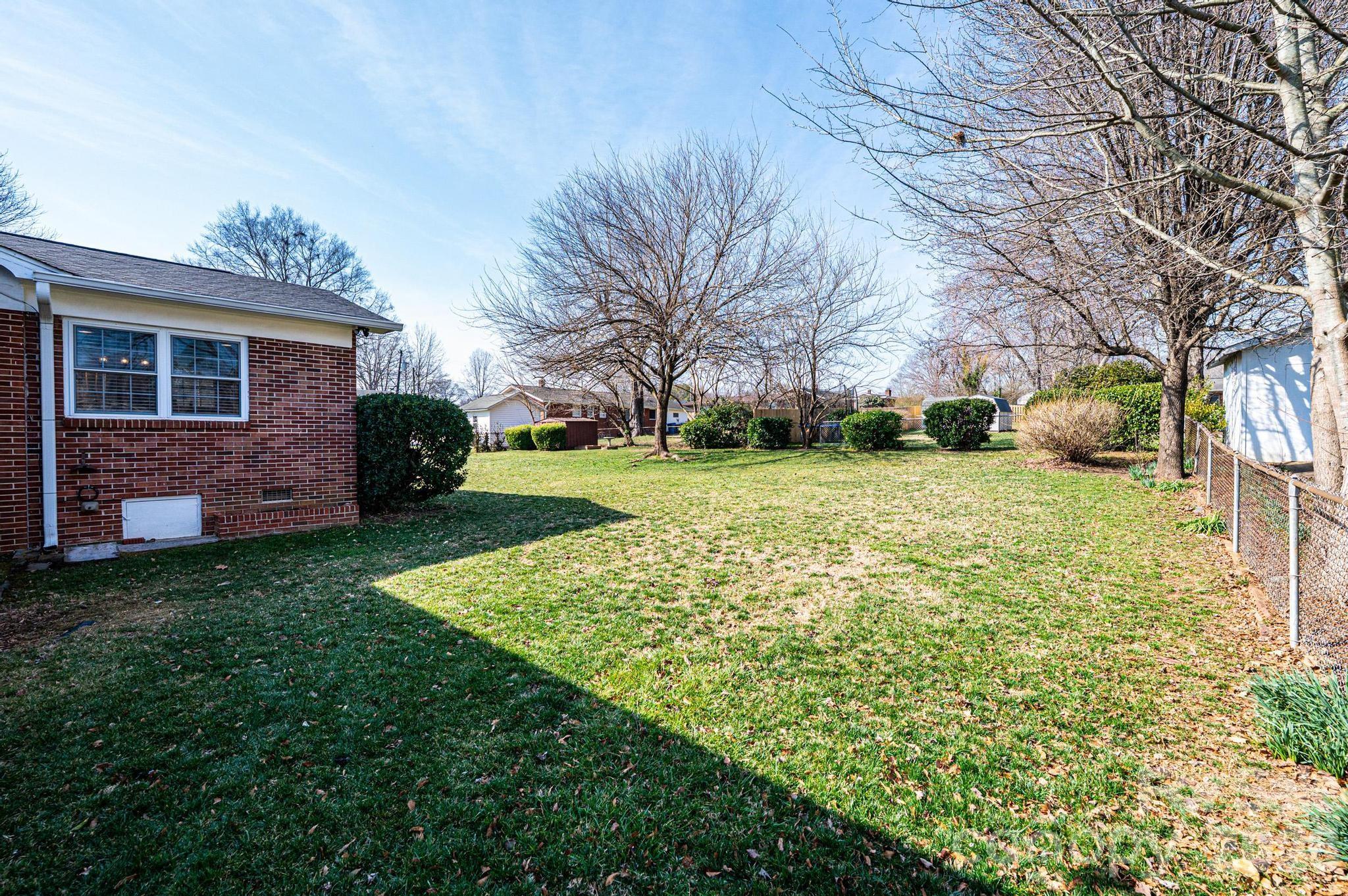1425 5th Street NE — Hickory