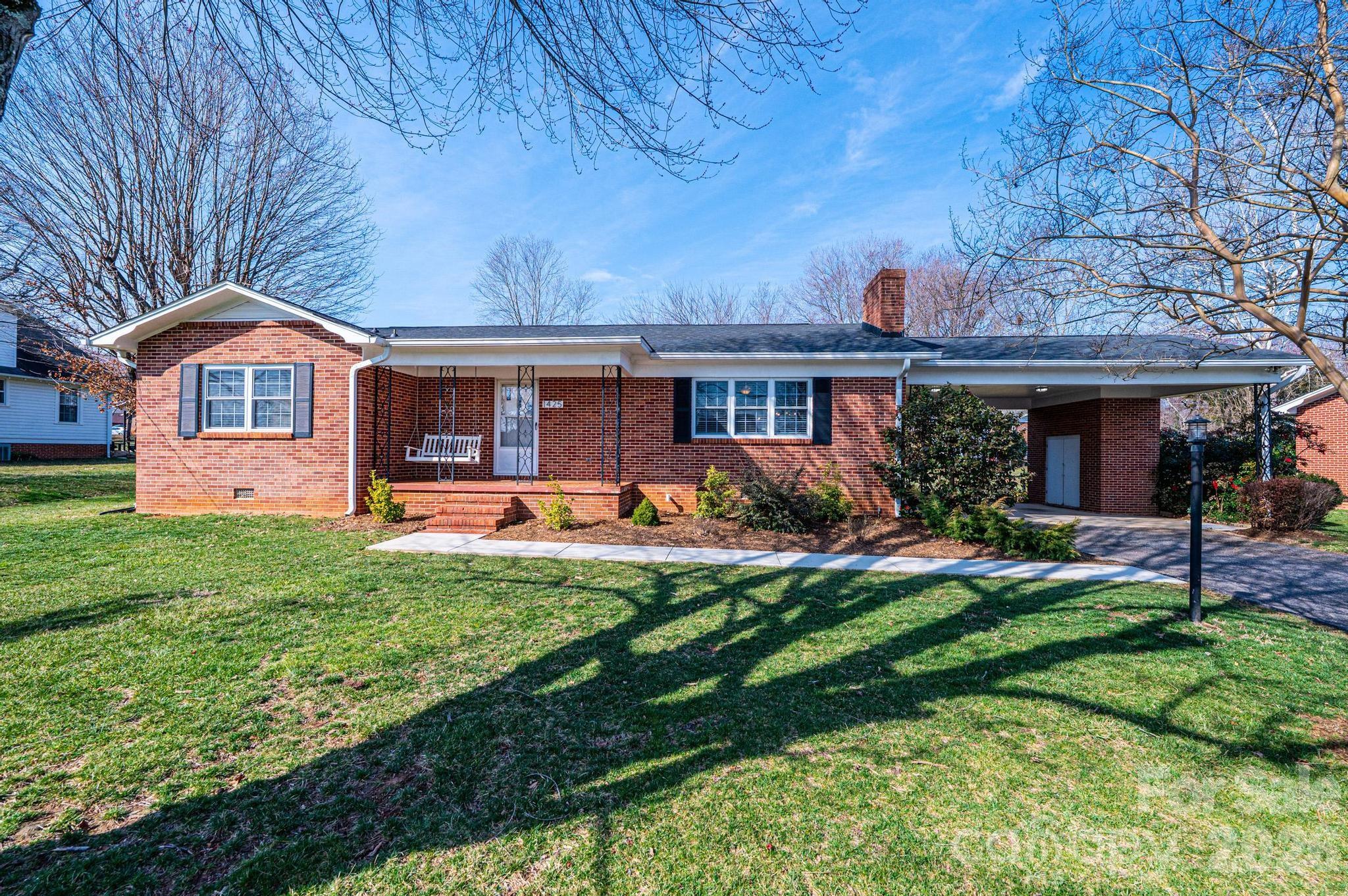 1425 5th Street NE — Hickory