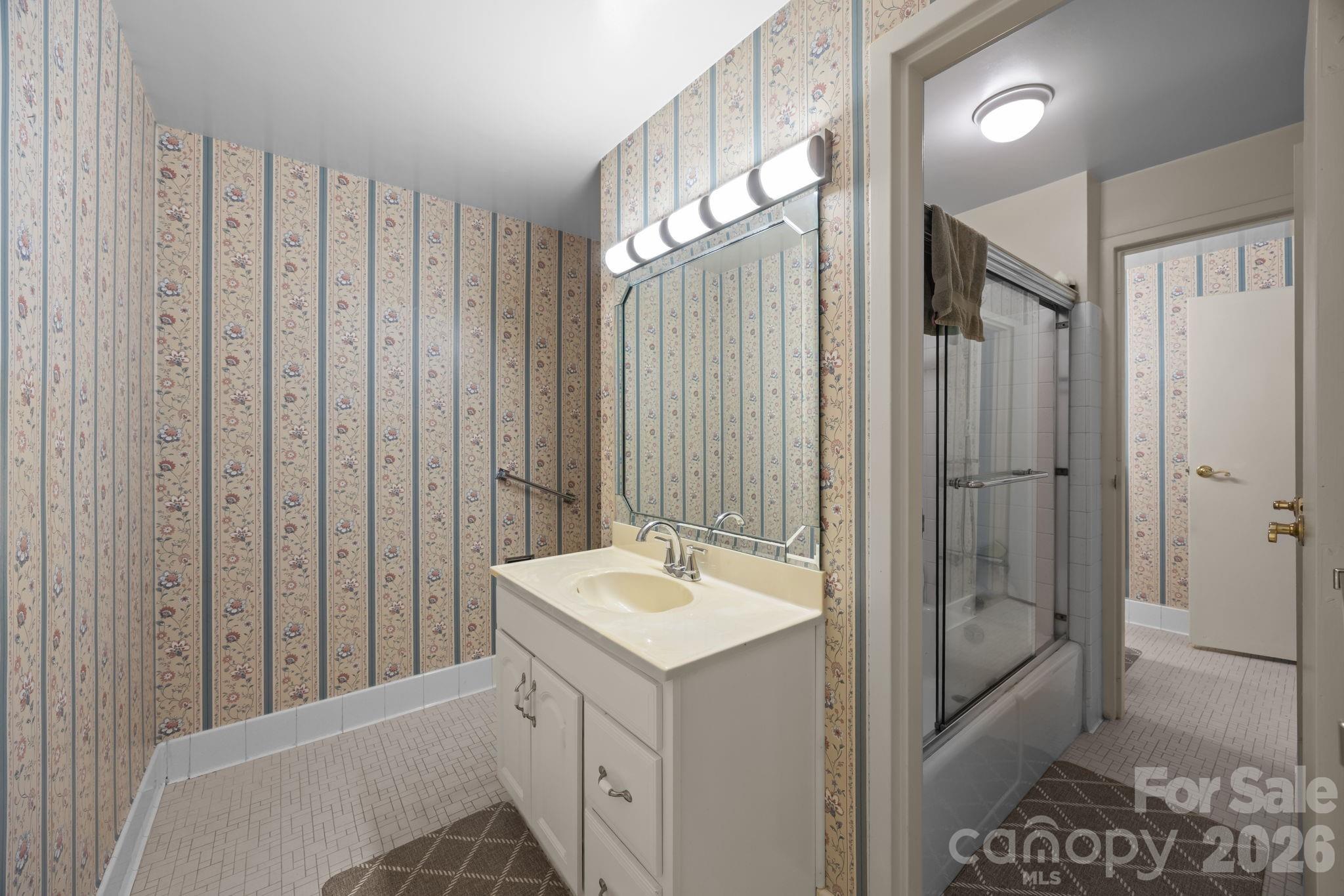 1300 Reece Road #208 — Charlotte
