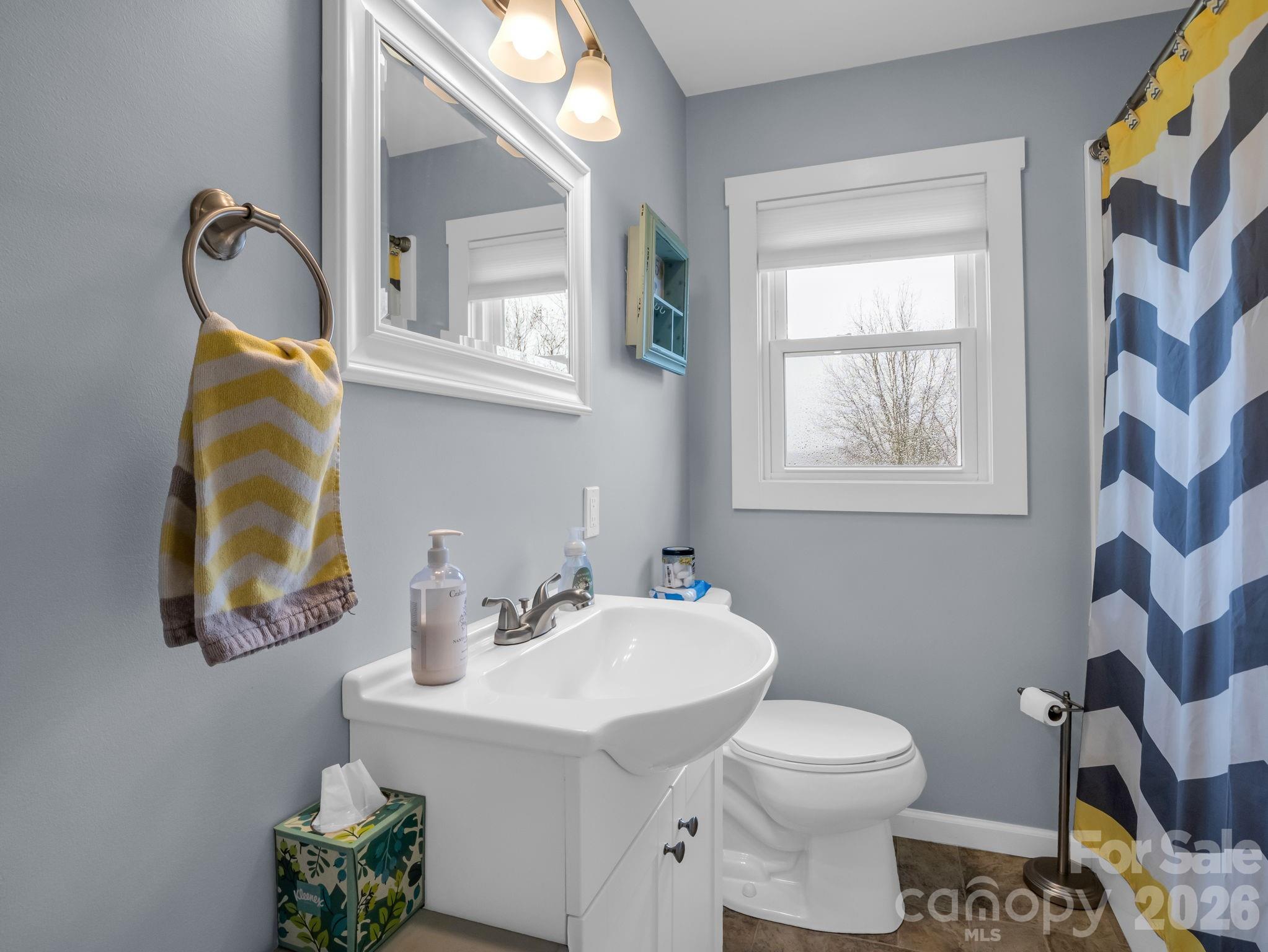1086 Carters Ridge Road — Spruce Pine